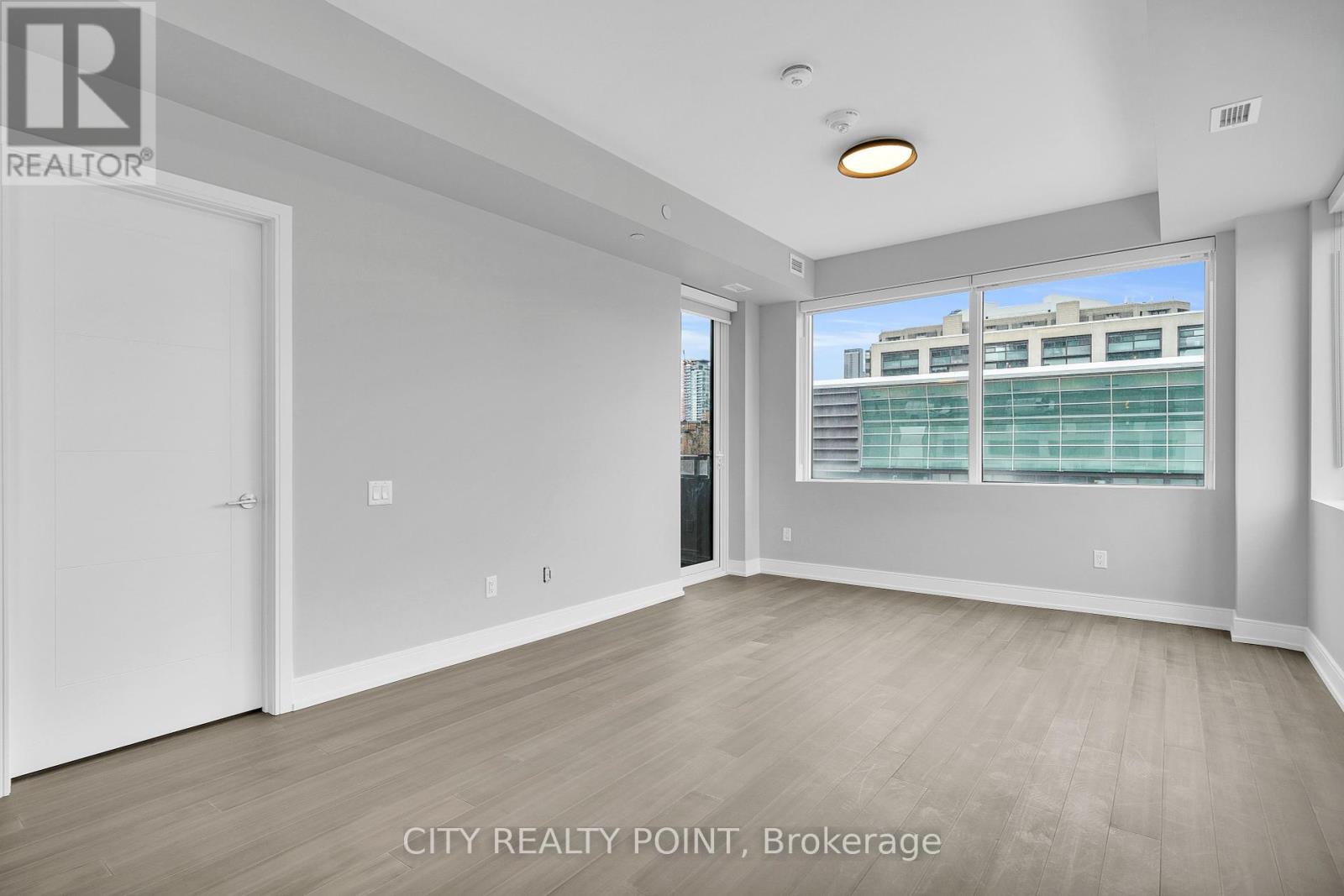 212 - 664 Spadina Avenue, Toronto, Ontario  M5S 2H7 - Photo 2 - C12208965