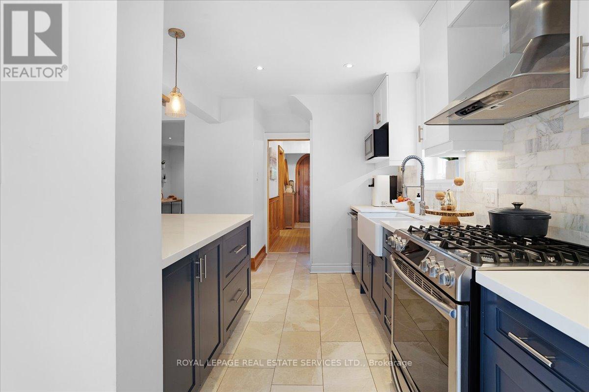 24 Rolph Road, Toronto, Ontario  M4G 3M6 - Photo 14 - C12208970