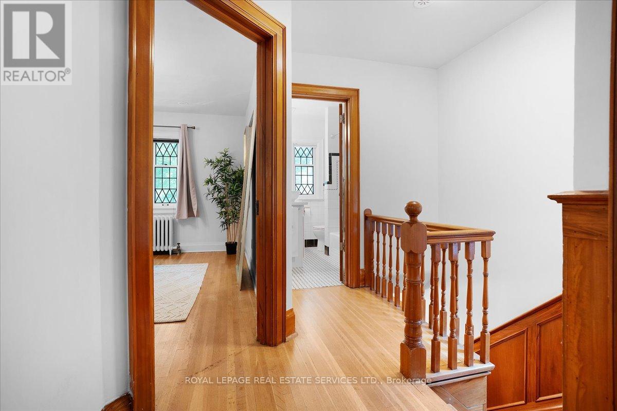 24 Rolph Road, Toronto, Ontario  M4G 3M6 - Photo 15 - C12208970