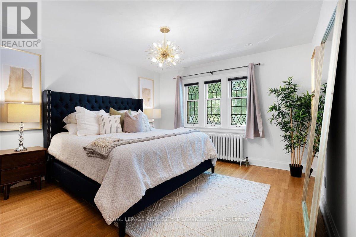 24 Rolph Road, Toronto, Ontario  M4G 3M6 - Photo 16 - C12208970