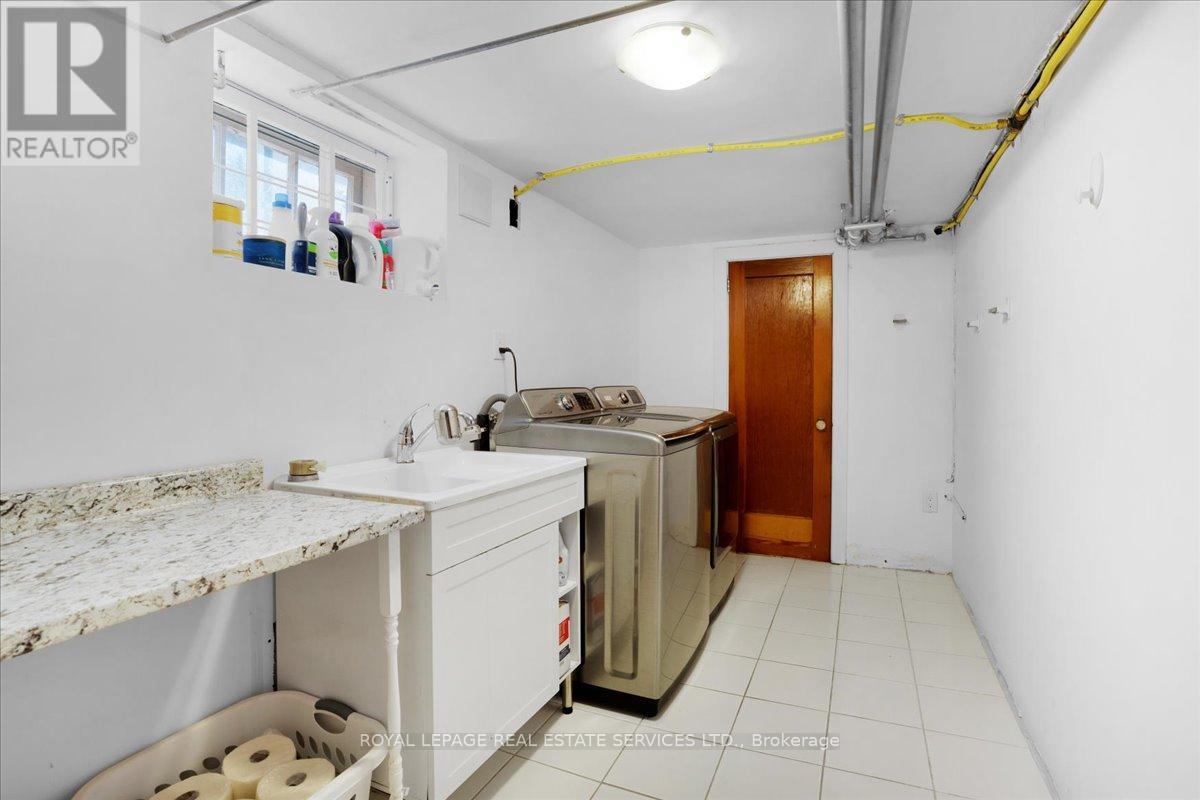 24 Rolph Road, Toronto, Ontario  M4G 3M6 - Photo 28 - C12208970