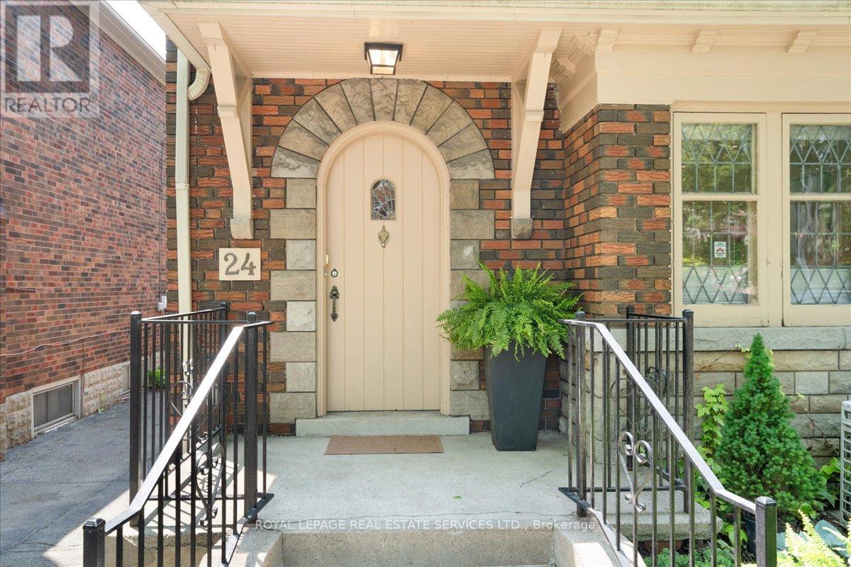 24 Rolph Road, Toronto, Ontario  M4G 3M6 - Photo 3 - C12208970