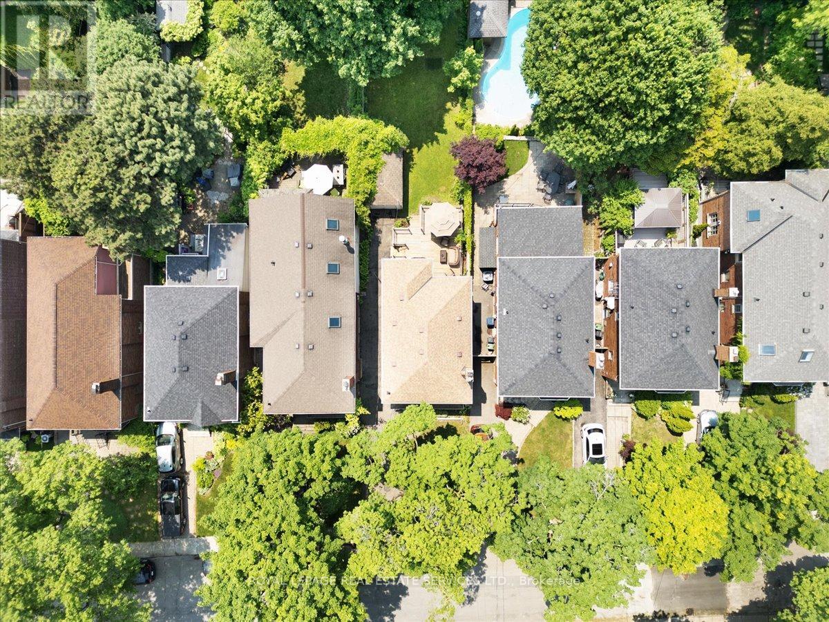 24 Rolph Road, Toronto, Ontario  M4G 3M6 - Photo 32 - C12208970