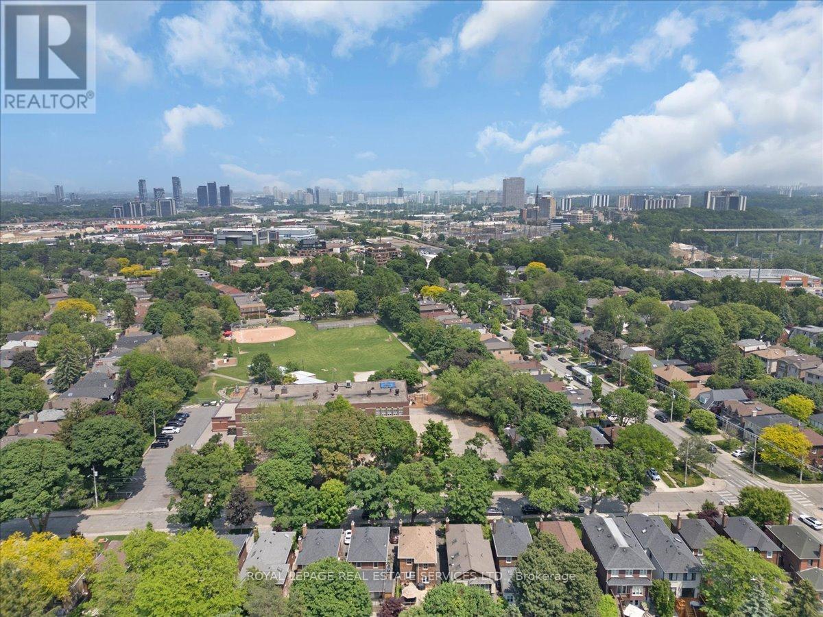 24 Rolph Road, Toronto, Ontario  M4G 3M6 - Photo 34 - C12208970