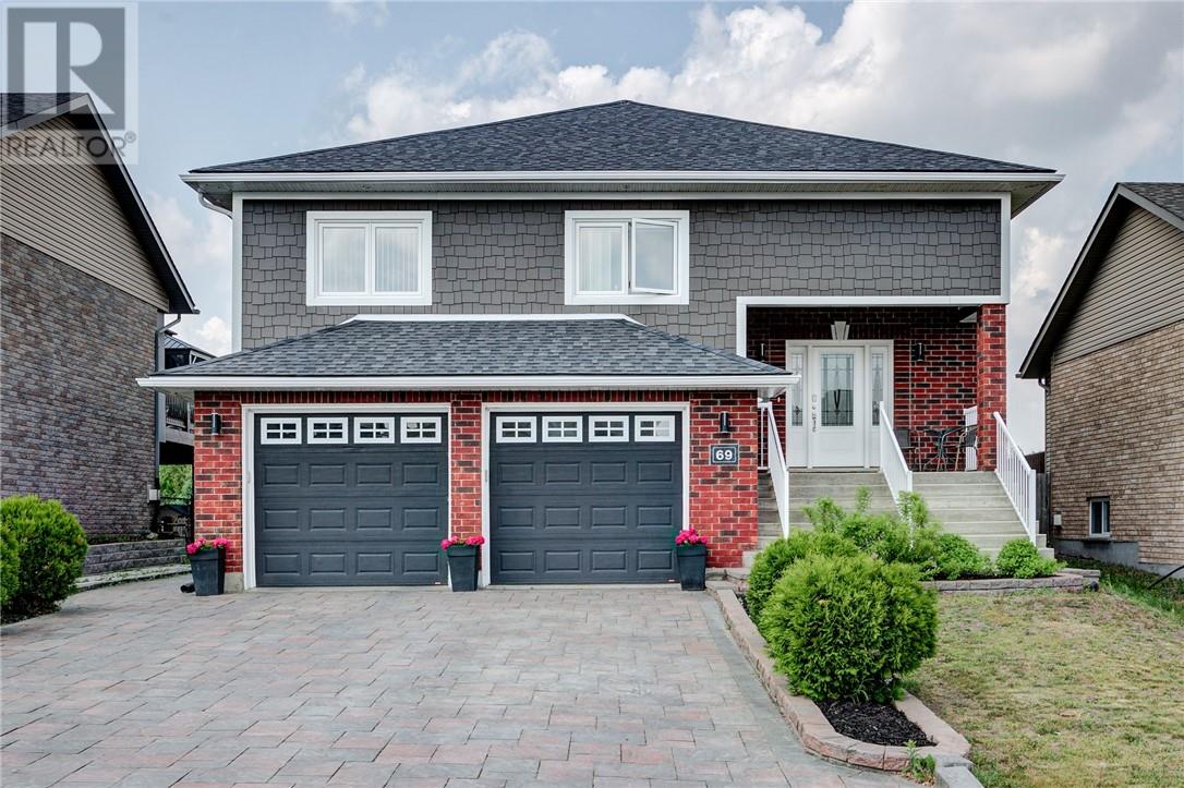 Property at 69 Bayside Crescent image 1