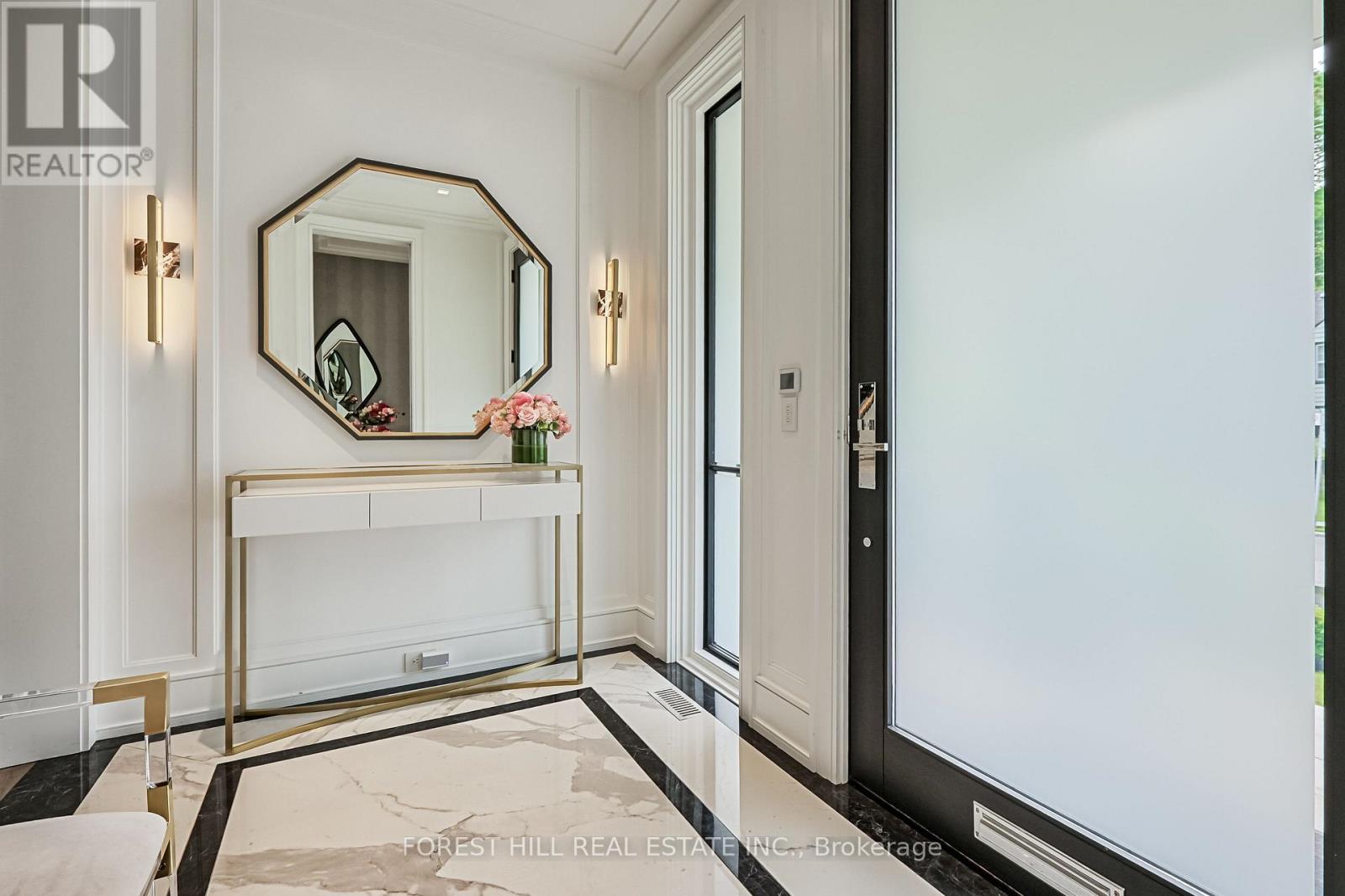 14 Oriole Gardens, Toronto, Ontario  M4V 1J7 - Photo 2 - C12209019