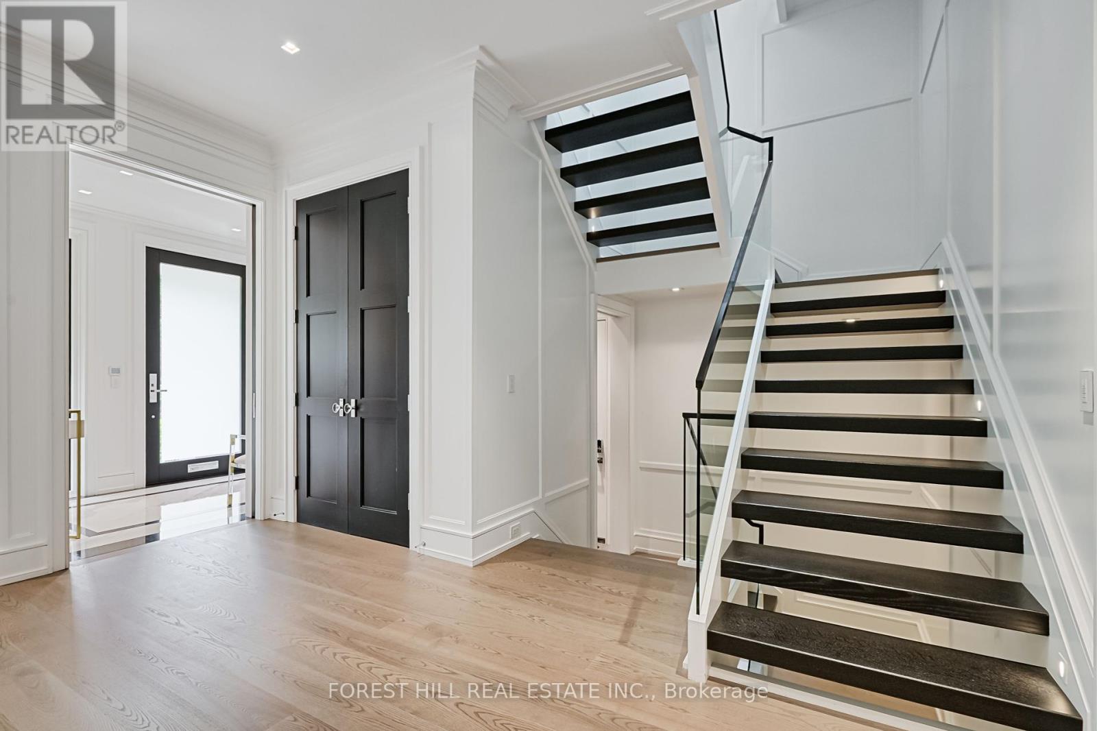 14 Oriole Gardens, Toronto, Ontario  M4V 1J7 - Photo 4 - C12209019