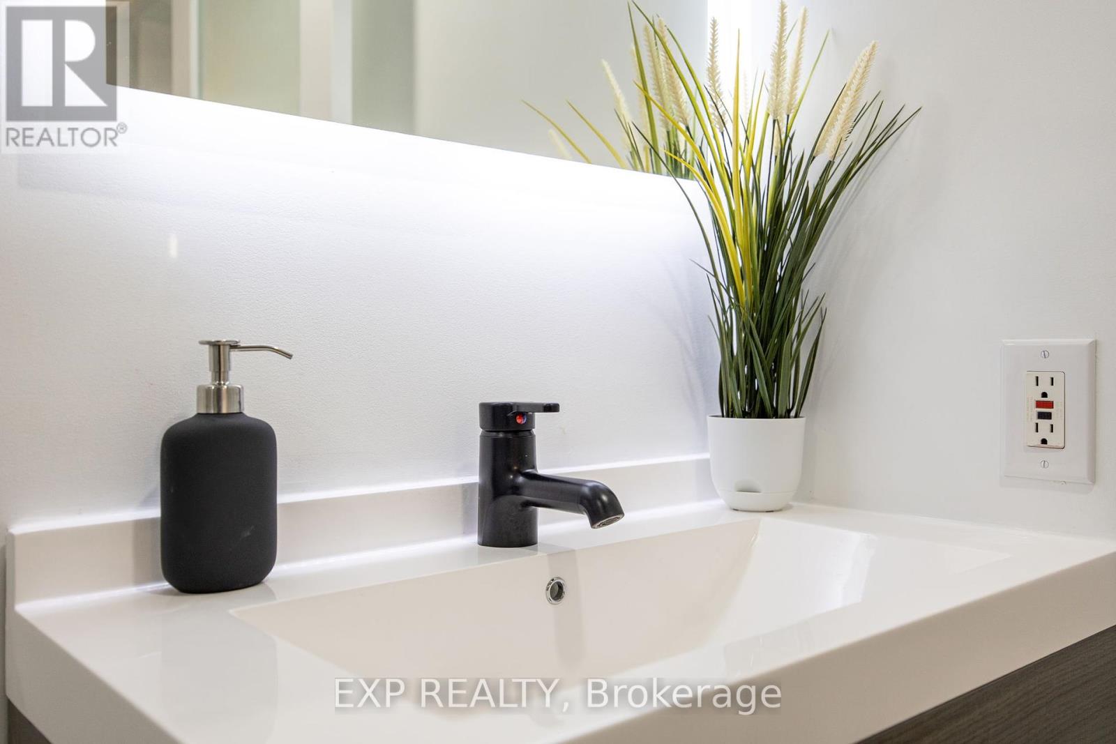 817 - 711 Bay Street, Toronto, Ontario  M5G 2J8 - Photo 21 - C12209022