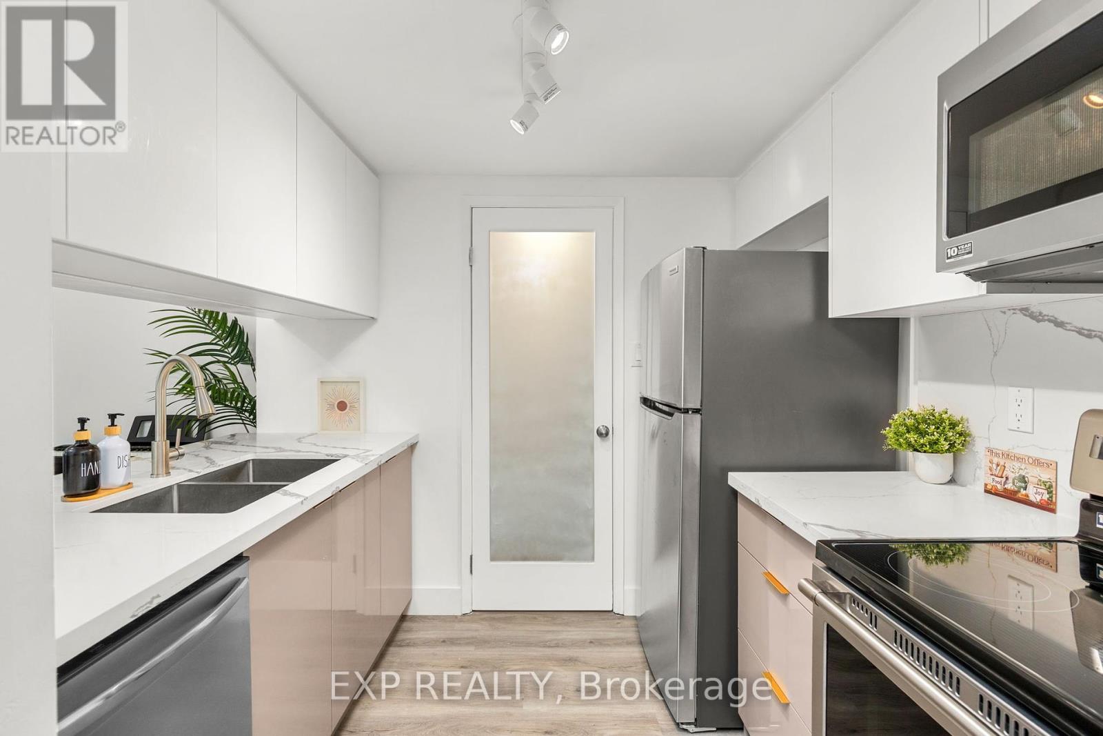 817 - 711 Bay Street, Toronto, Ontario  M5G 2J8 - Photo 4 - C12209022