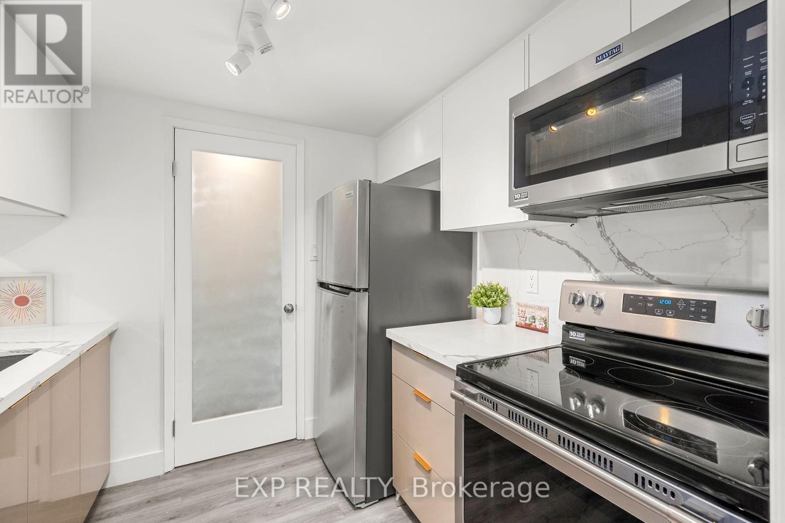 817 - 711 Bay Street, Toronto, Ontario  M5G 2J8 - Photo 6 - C12209022