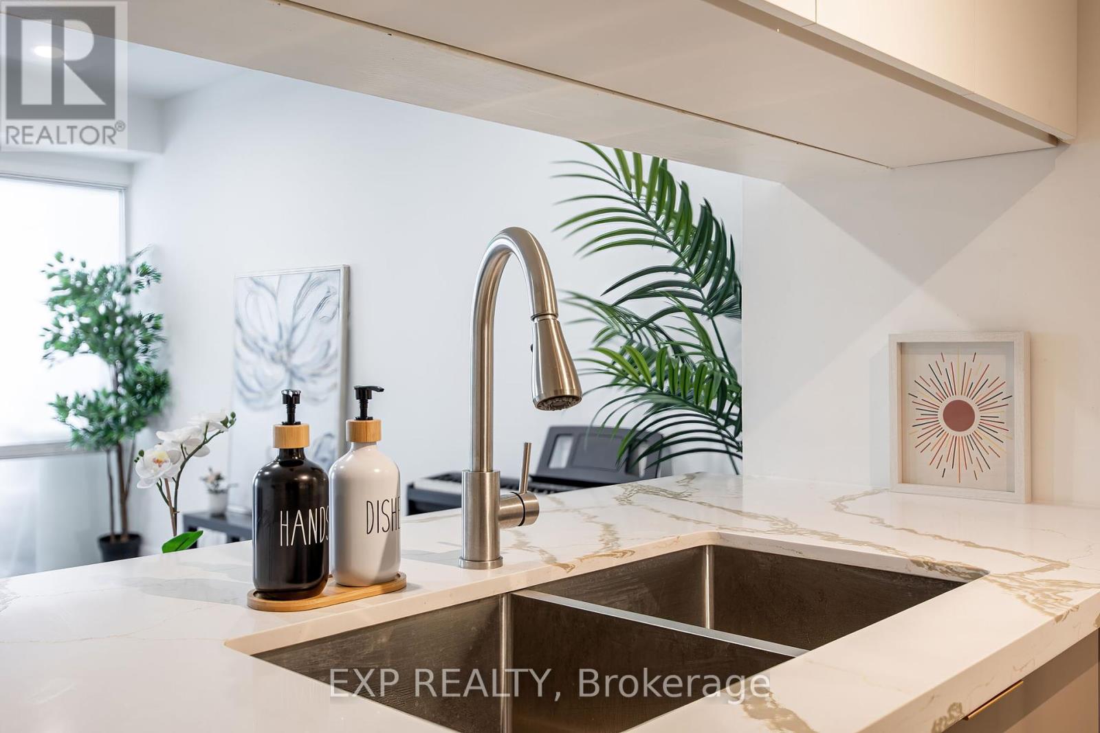 817 - 711 Bay Street, Toronto, Ontario  M5G 2J8 - Photo 9 - C12209022