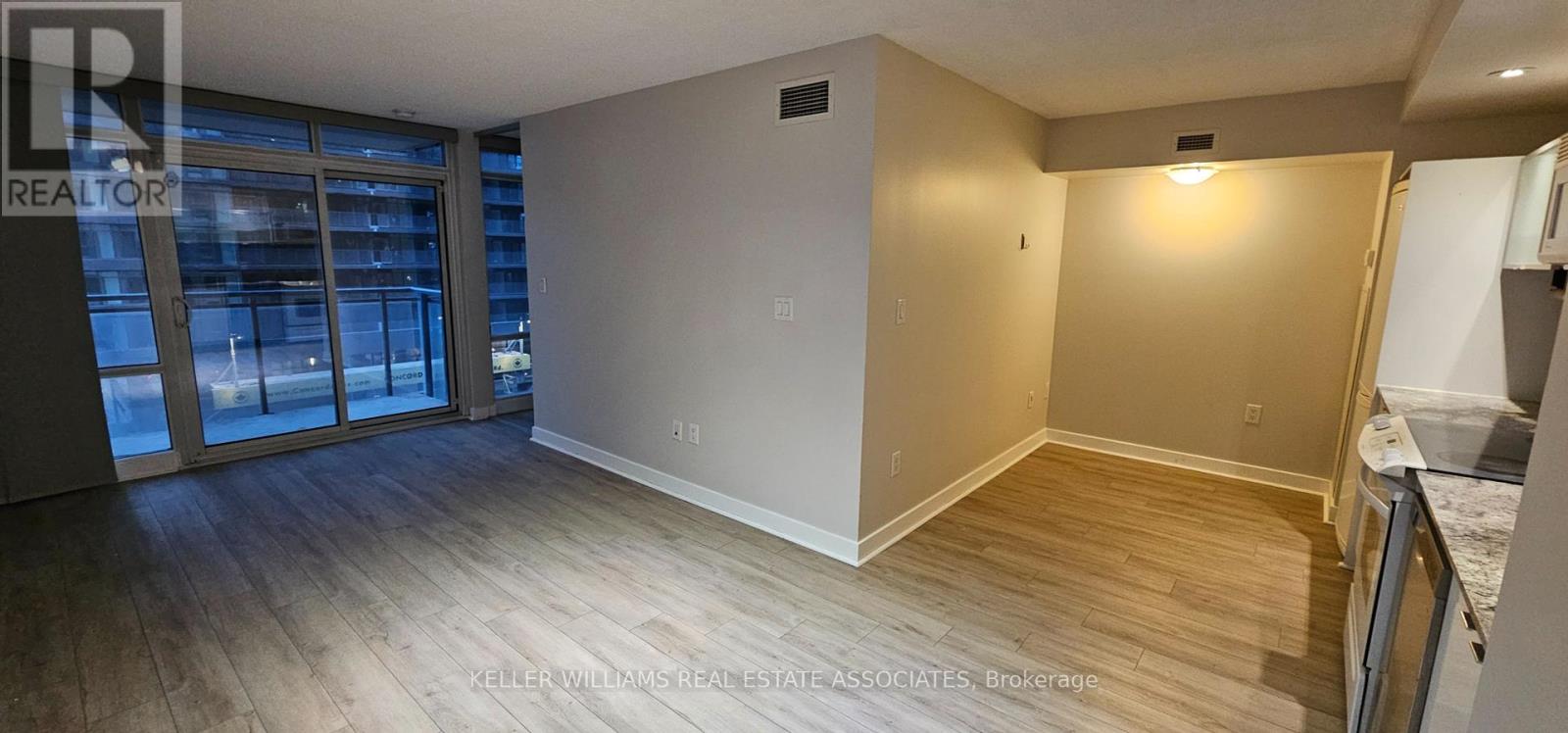 606 - 4k Spadina Avenue, Toronto, Ontario  M5V 3Y9 - Photo 11 - C12209037