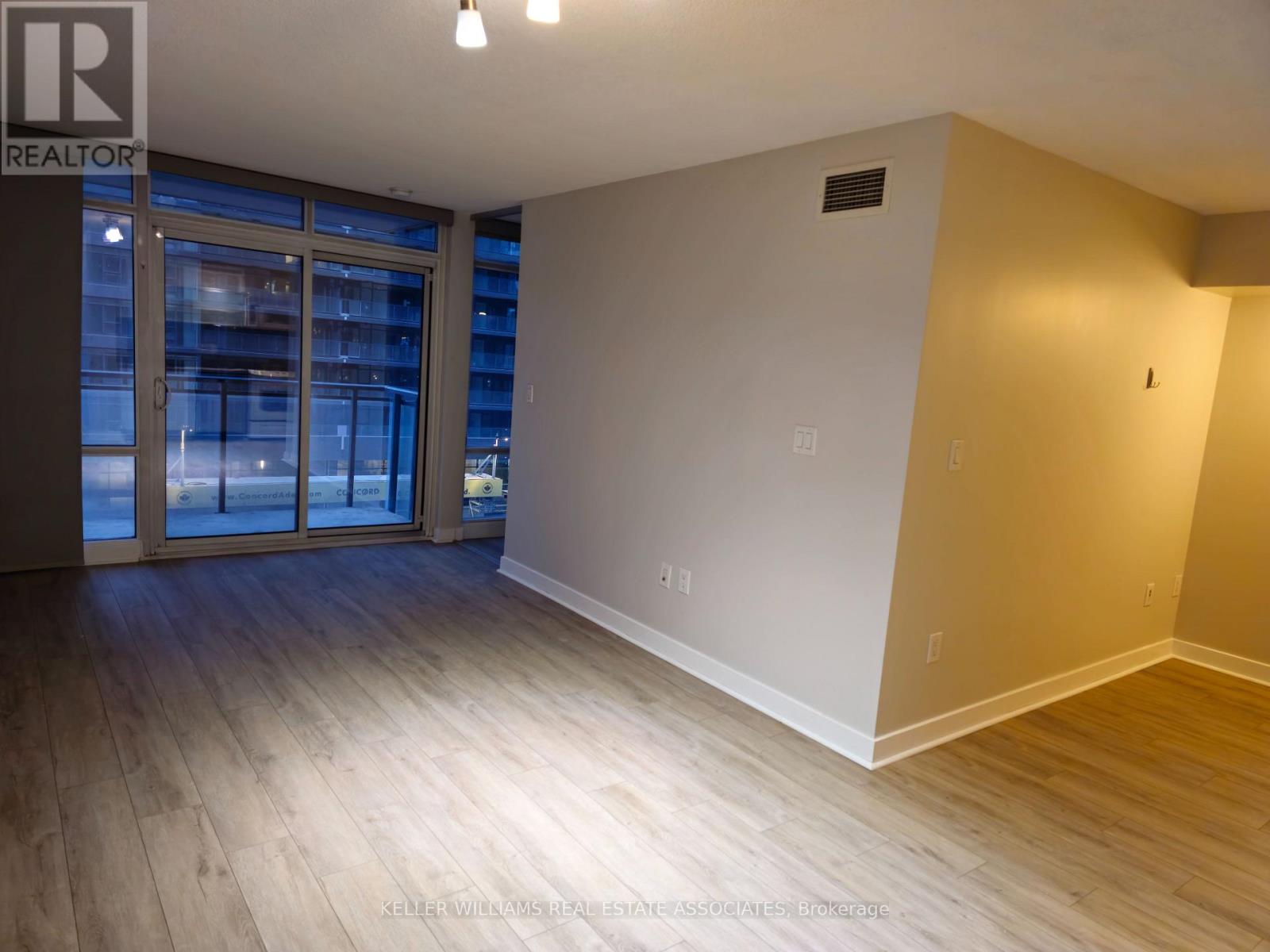 606 - 4k Spadina Avenue, Toronto, Ontario  M5V 3Y9 - Photo 3 - C12209037