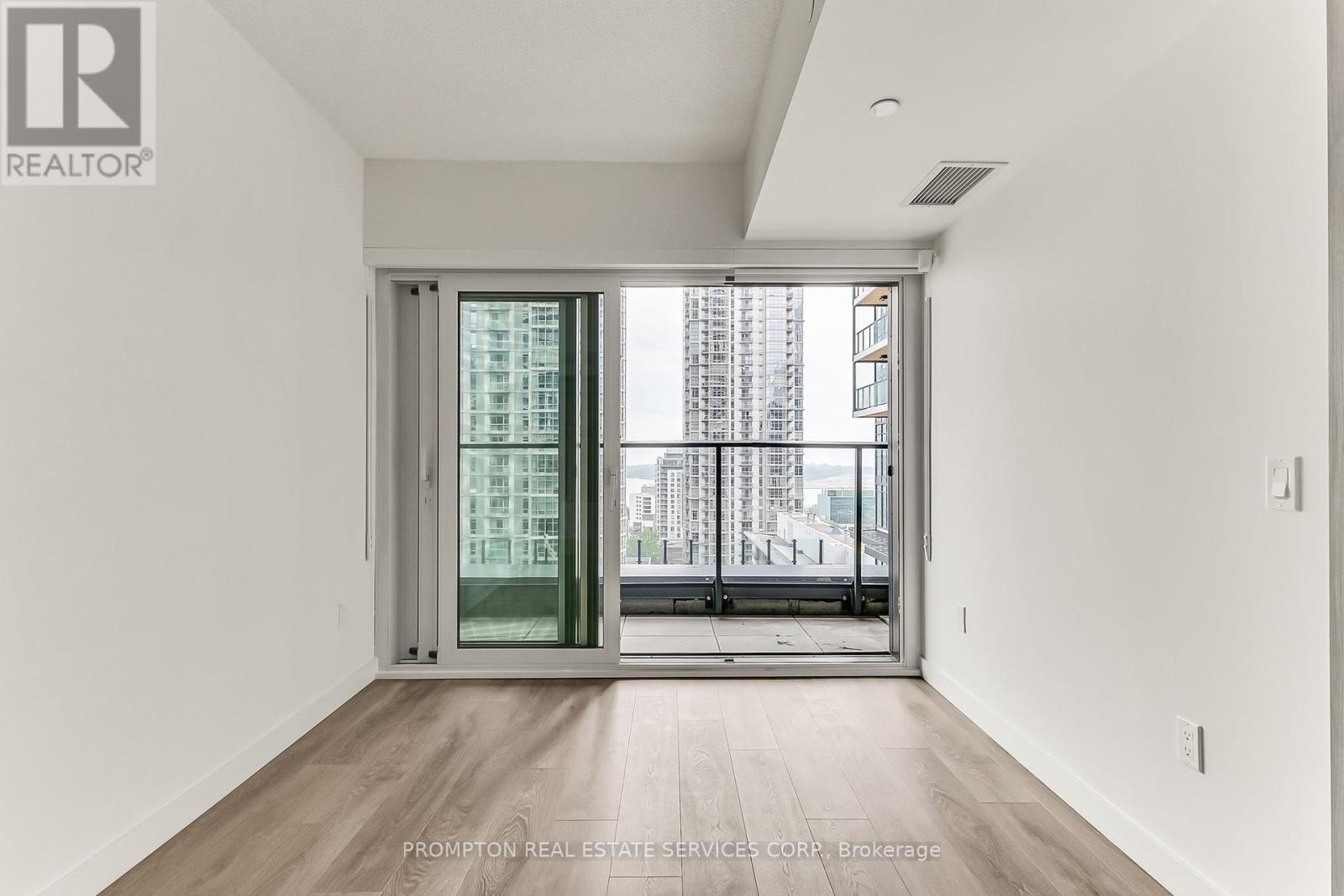 1511 - 3 Concord Cityplace Way, Toronto, Ontario  M5V 0X3 - Photo 10 - C12209061