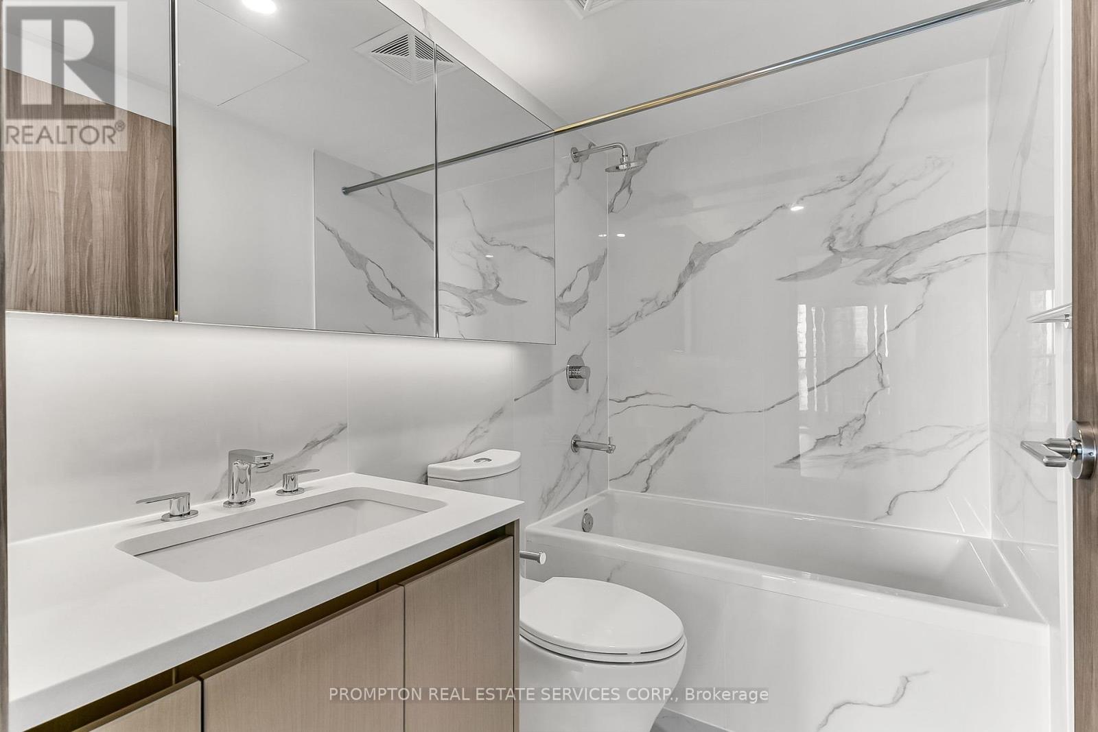 1511 - 3 Concord Cityplace Way, Toronto, Ontario  M5V 0X3 - Photo 13 - C12209061
