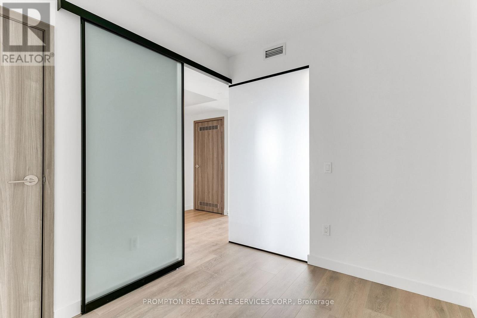 1511 - 3 Concord Cityplace Way, Toronto, Ontario  M5V 0X3 - Photo 14 - C12209061