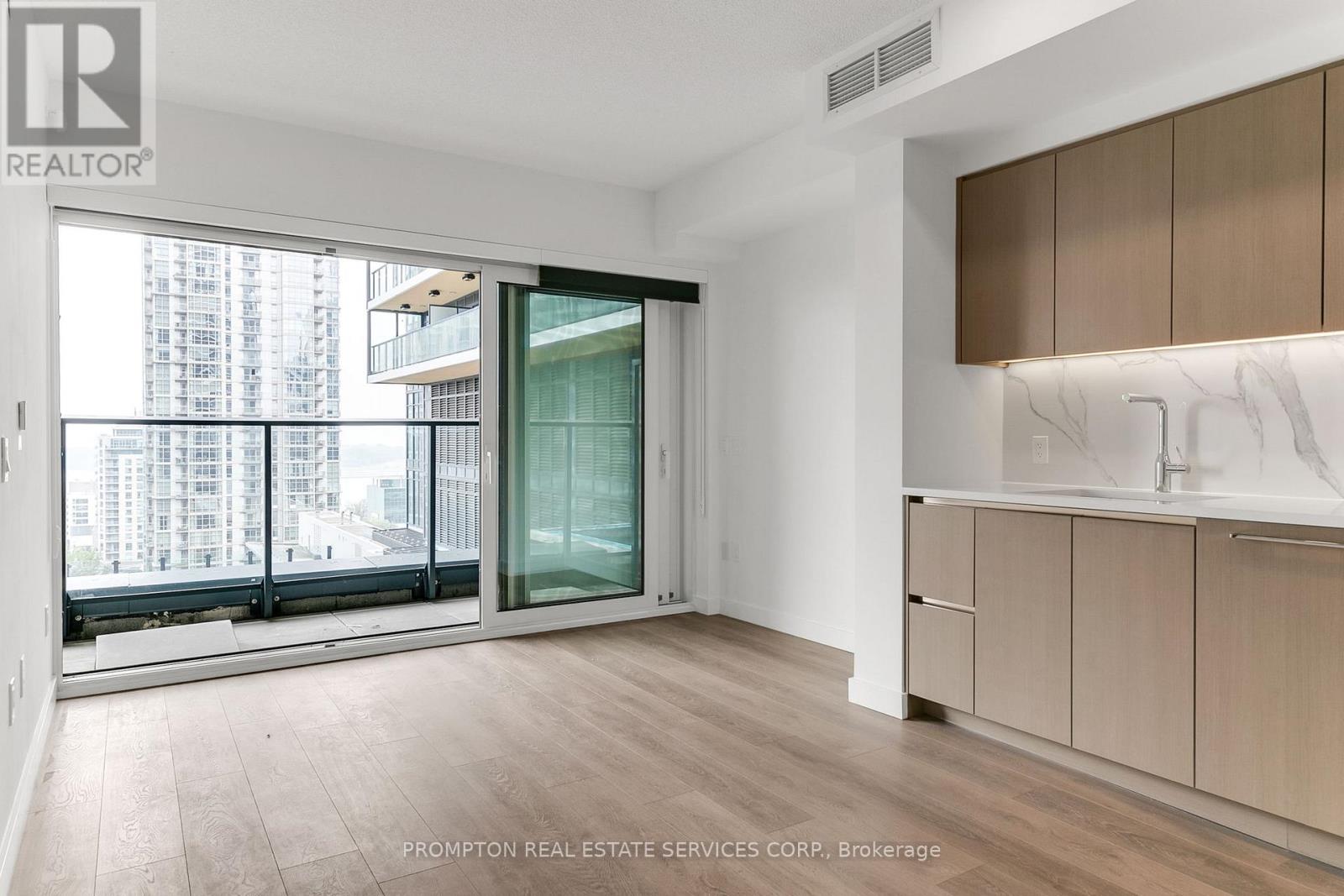 1511 - 3 Concord Cityplace Way, Toronto, Ontario  M5V 0X3 - Photo 3 - C12209061