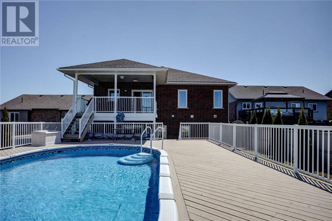 Property at 69 Bayside Crescent image 4