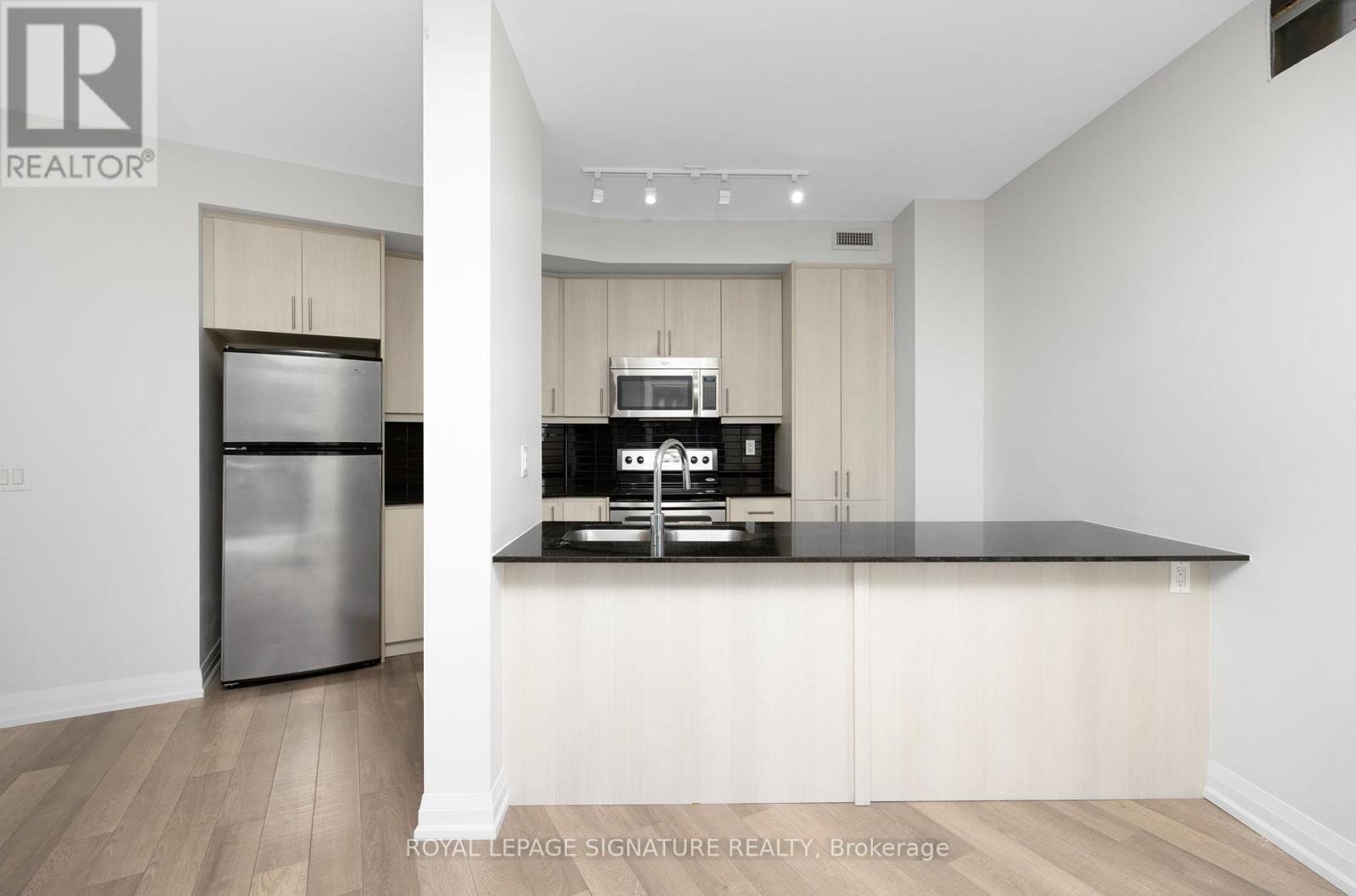 1004 - 85 The Donway W, Toronto, Ontario  M3C 0L9 - Photo 6 - C12209110