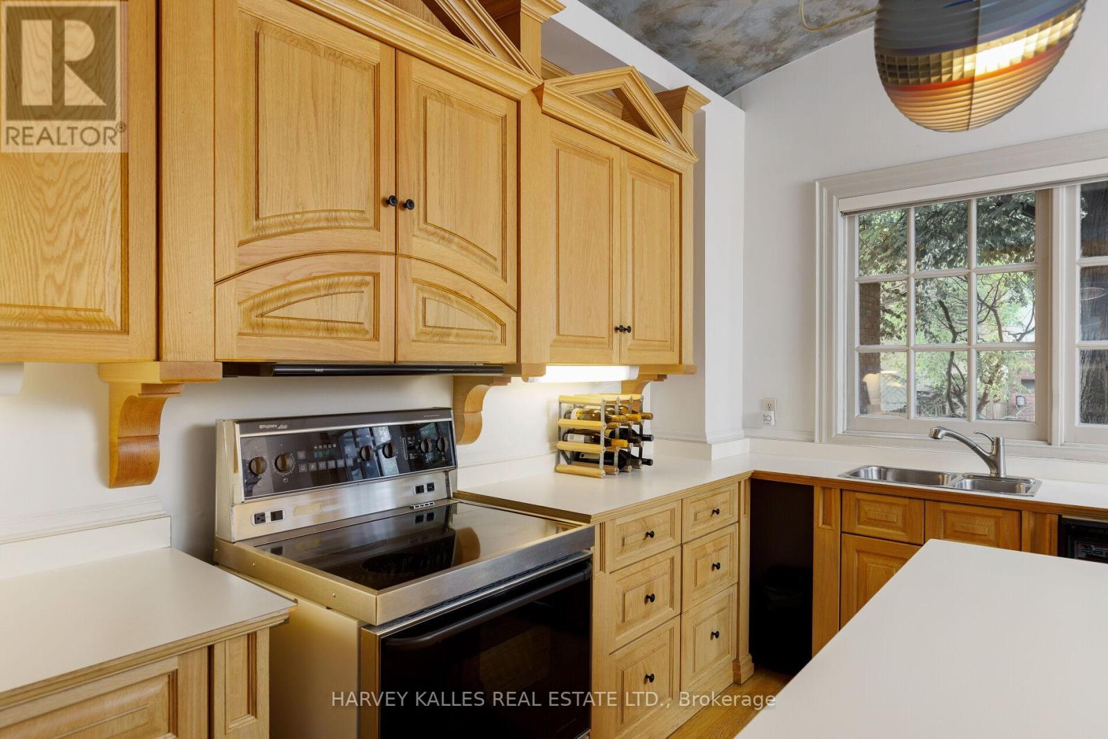 11 Berryman Street, Toronto, Ontario  M5R 1M7 - Photo 13 - C12209116