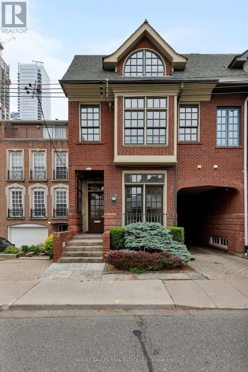 11 Berryman Street, Toronto, Ontario  M5R 1M7 - Photo 2 - C12209116