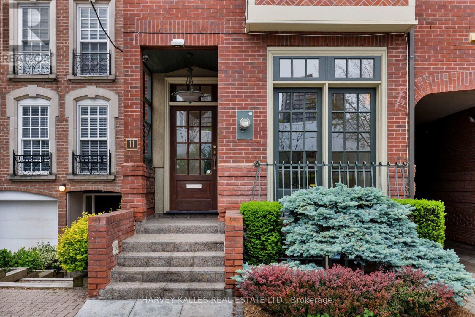 11 Berryman Street, Toronto, Ontario  M5R 1M7 - Photo 3 - C12209116