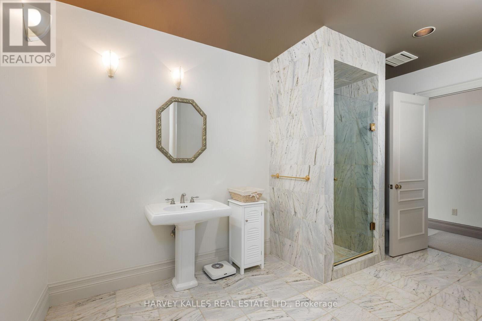 11 Berryman Street, Toronto, Ontario  M5R 1M7 - Photo 33 - C12209116