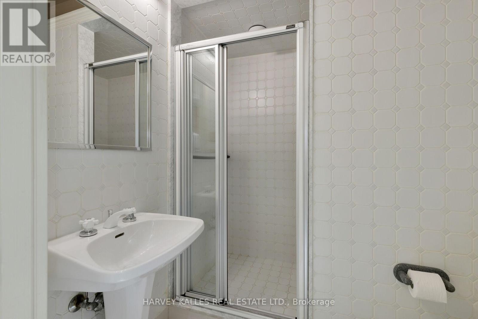 11 Berryman Street, Toronto, Ontario  M5R 1M7 - Photo 37 - C12209116
