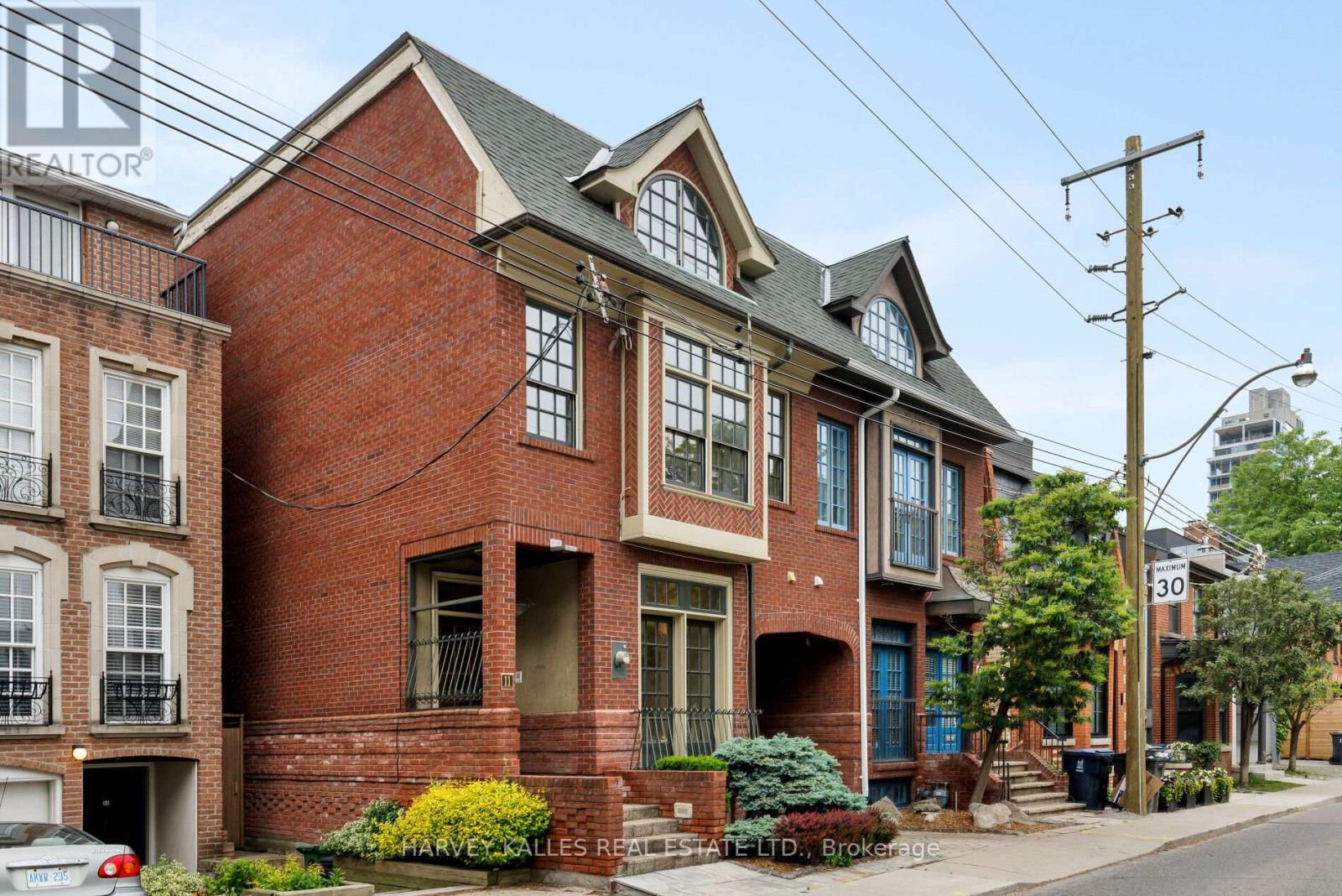 11 Berryman Street, Toronto, Ontario  M5R 1M7 - Photo 4 - C12209116