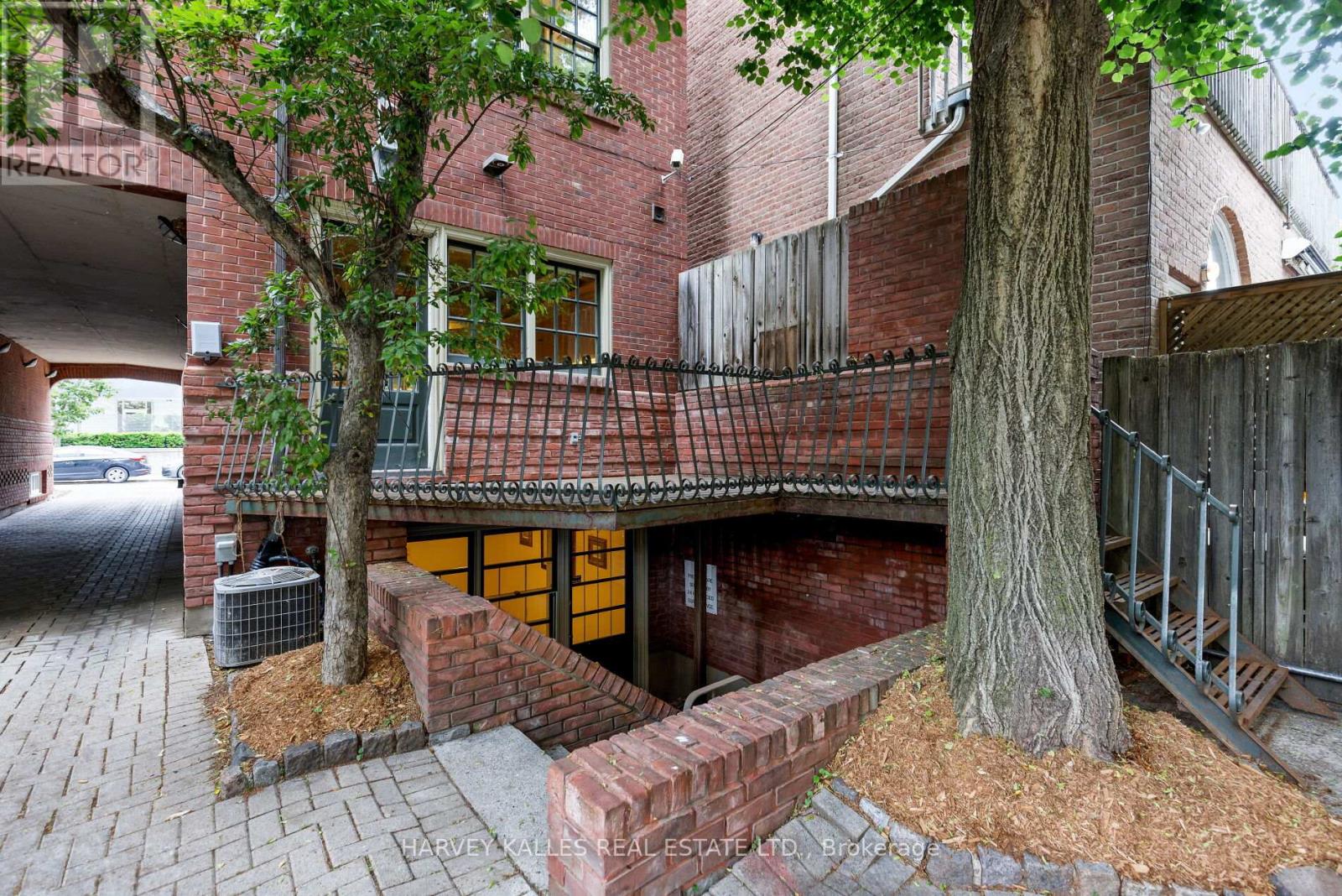 11 Berryman Street, Toronto, Ontario  M5R 1M7 - Photo 40 - C12209116