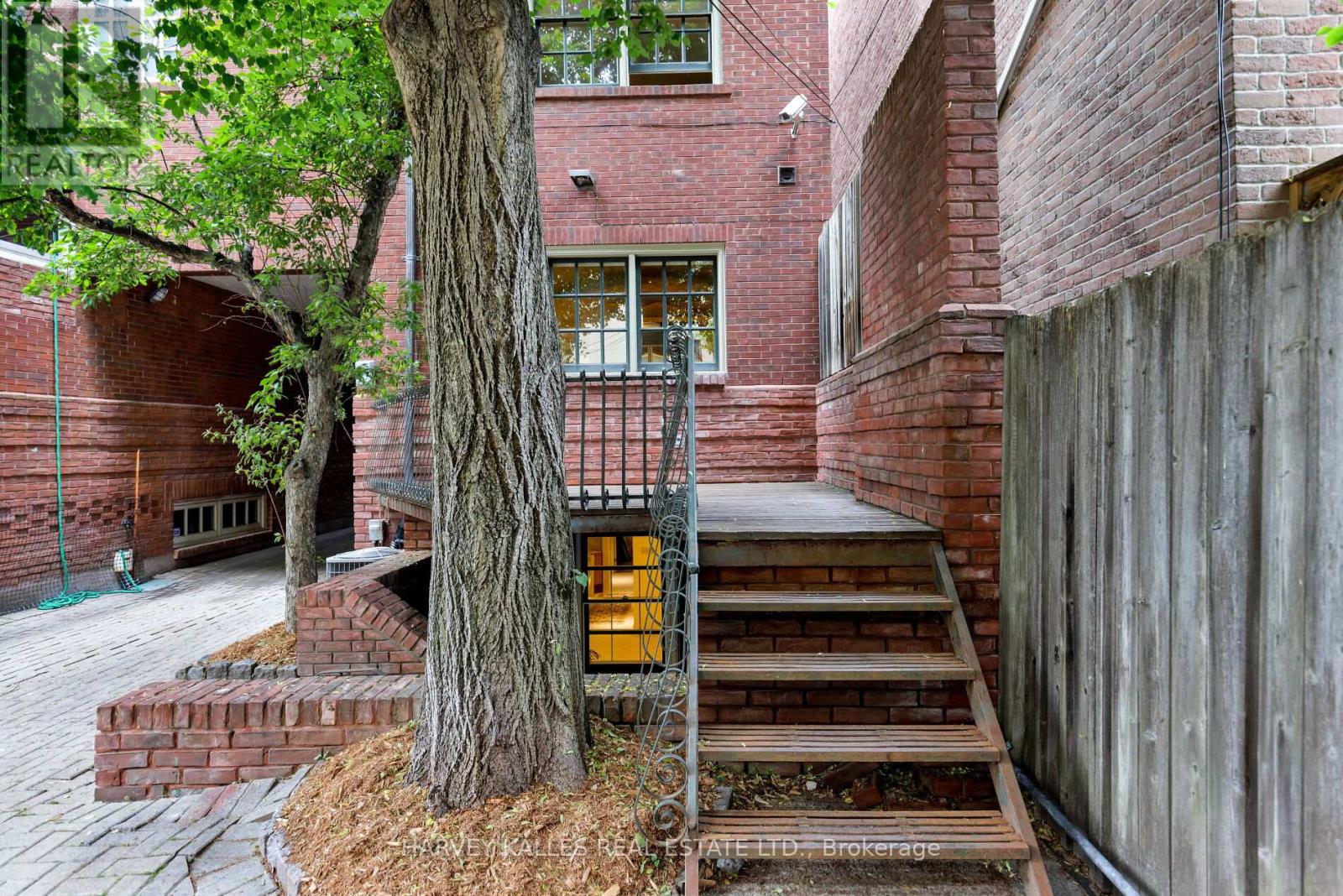 11 Berryman Street, Toronto, Ontario  M5R 1M7 - Photo 44 - C12209116