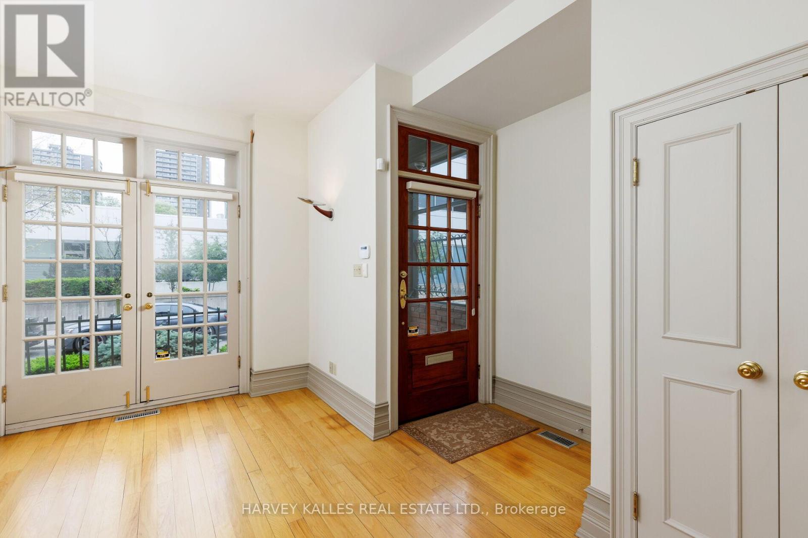 11 Berryman Street, Toronto, Ontario  M5R 1M7 - Photo 5 - C12209116