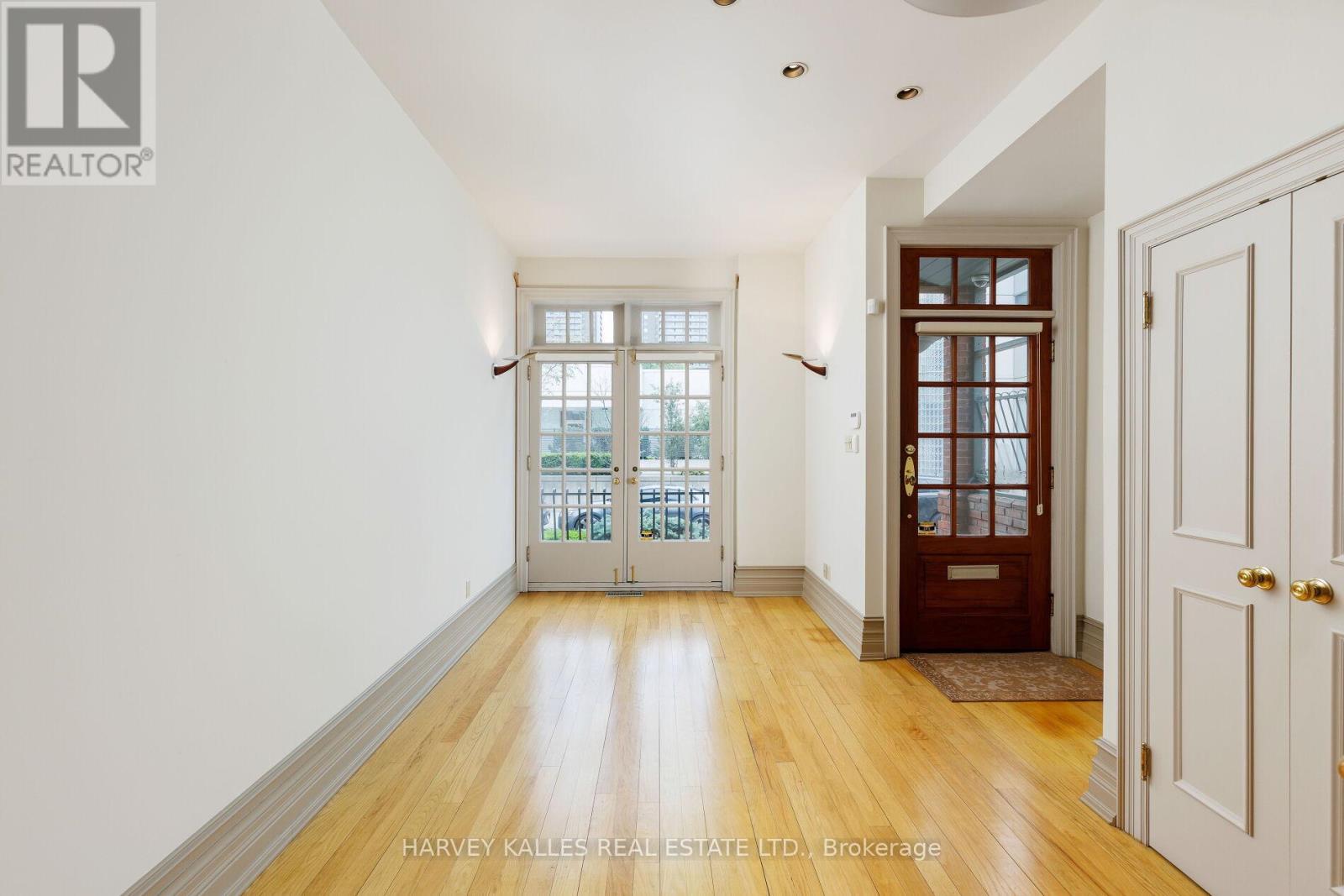 11 Berryman Street, Toronto, Ontario  M5R 1M7 - Photo 7 - C12209116