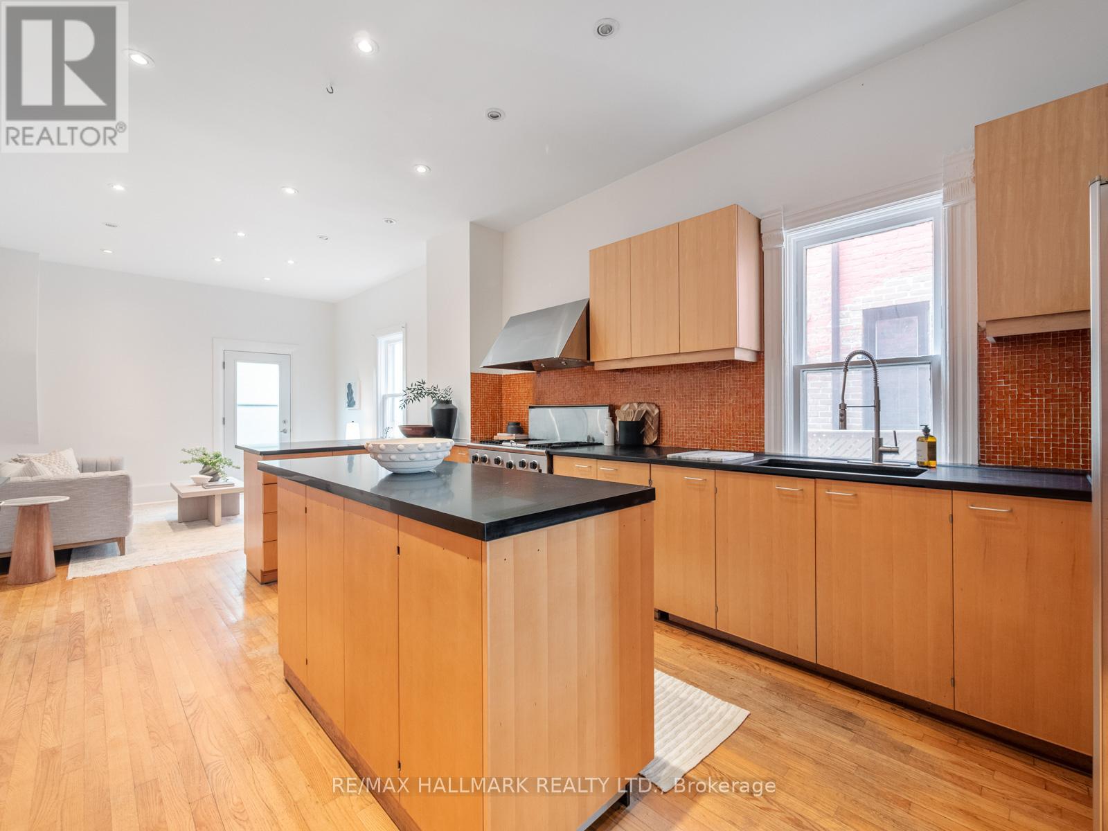 85 Mackenzie Crescent, Toronto (Little Portugal), Ontario  M6J 1T2 - Photo 10 - C12209121