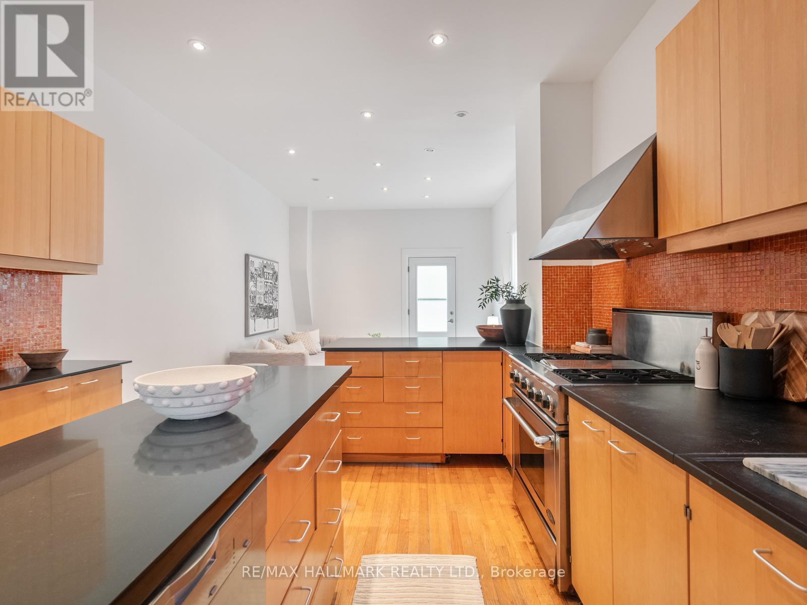 85 Mackenzie Crescent, Toronto (Little Portugal), Ontario  M6J 1T2 - Photo 15 - C12209121