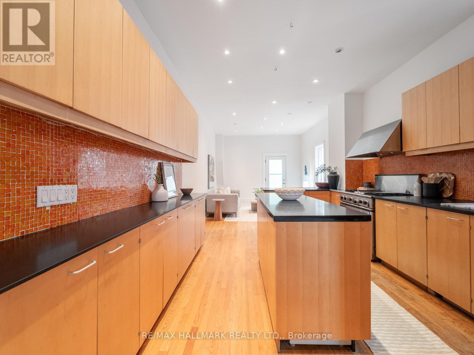 85 Mackenzie Crescent, Toronto (Little Portugal), Ontario  M6J 1T2 - Photo 9 - C12209121