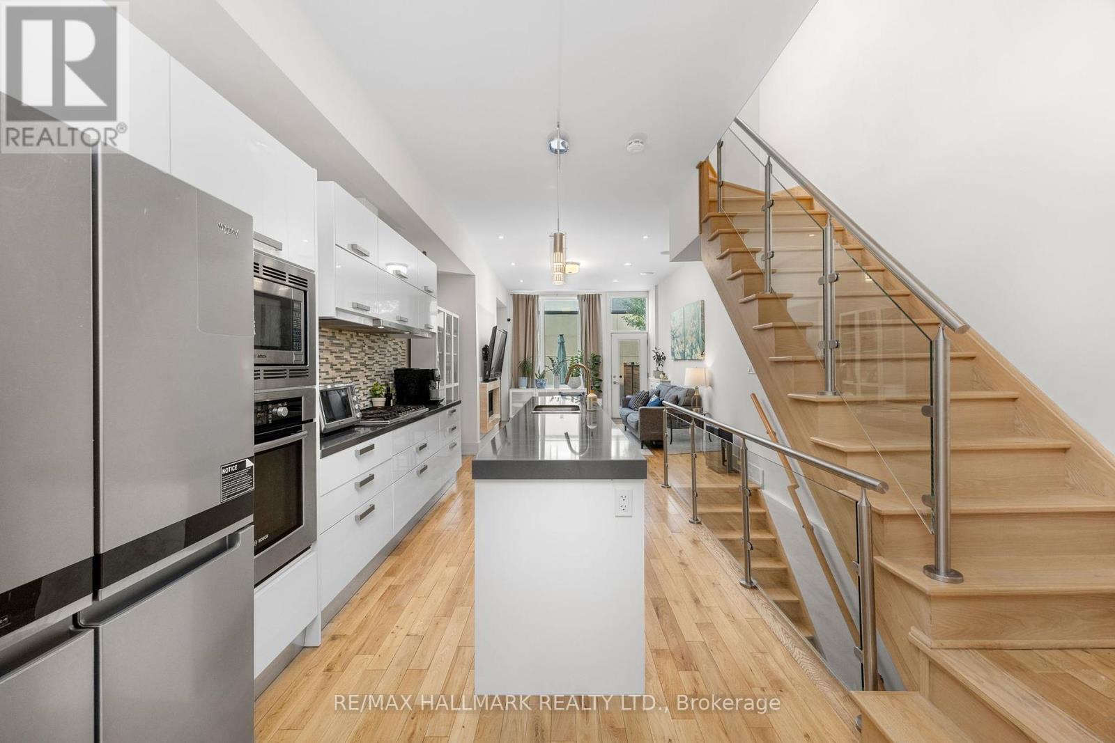68 Boulton Avenue, Toronto (South Riverdale), Ontario  M4M 2J5 - Photo 3 - E12208780