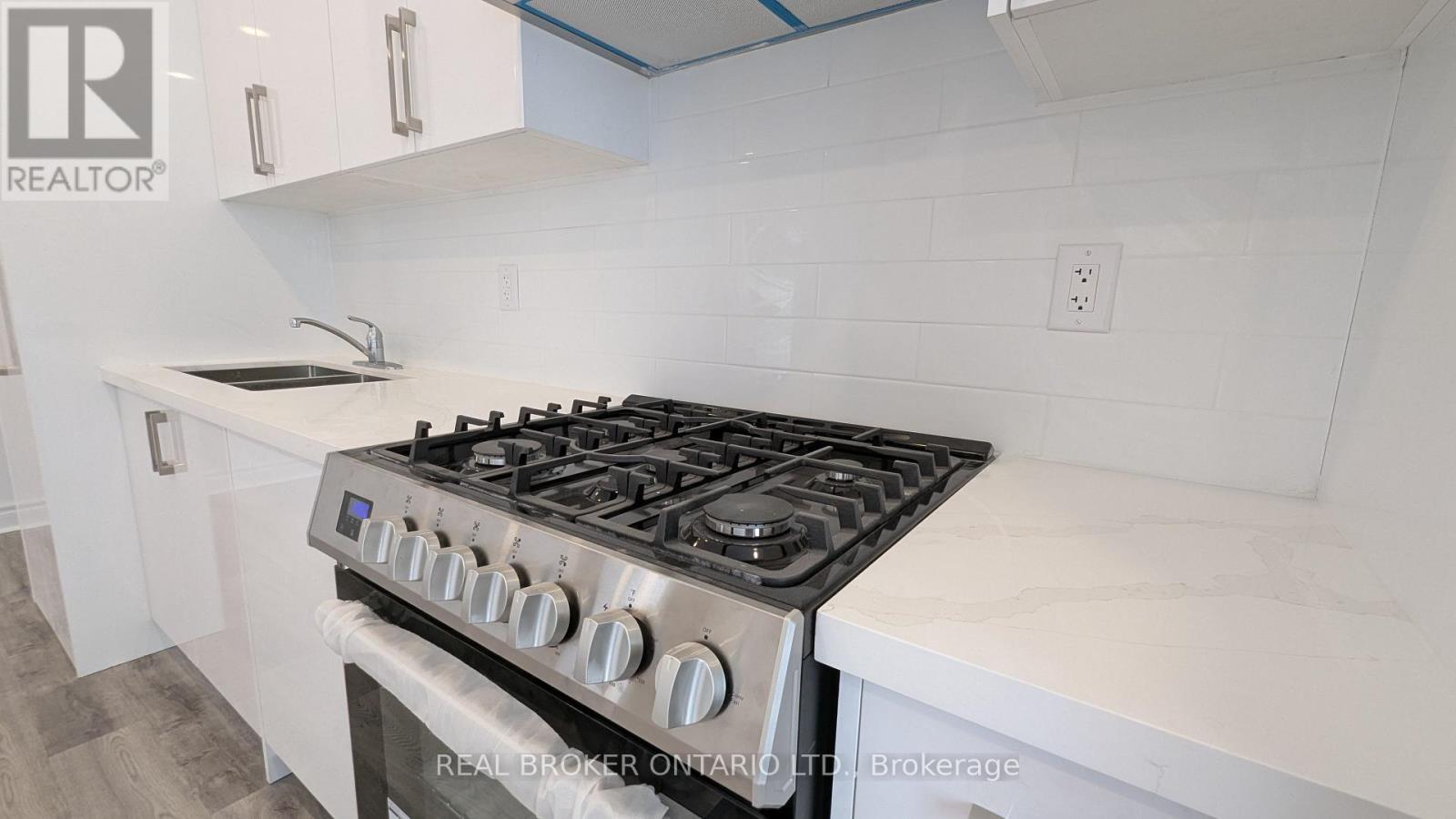Unit #2 - 1150 Woodbine Avenue, Toronto, Ontario  M4C 4C9 - Photo 3 - E12208802