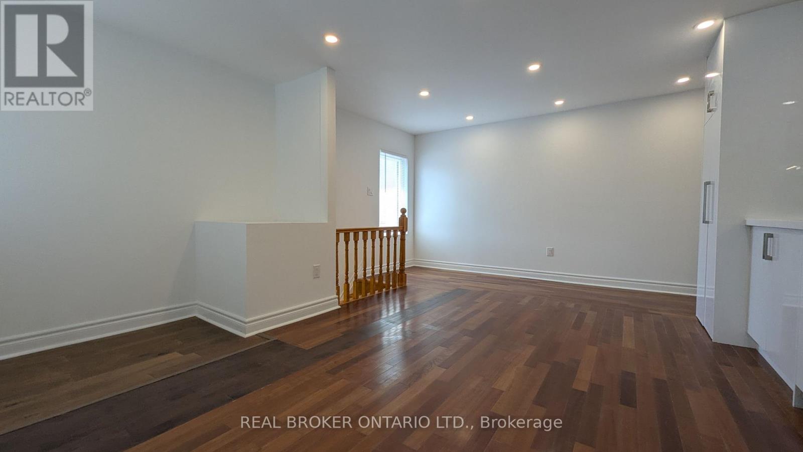 Unit #3 - 1150 Woodbine Avenue, Toronto, Ontario  M4C 4C9 - Photo 2 - E12208804