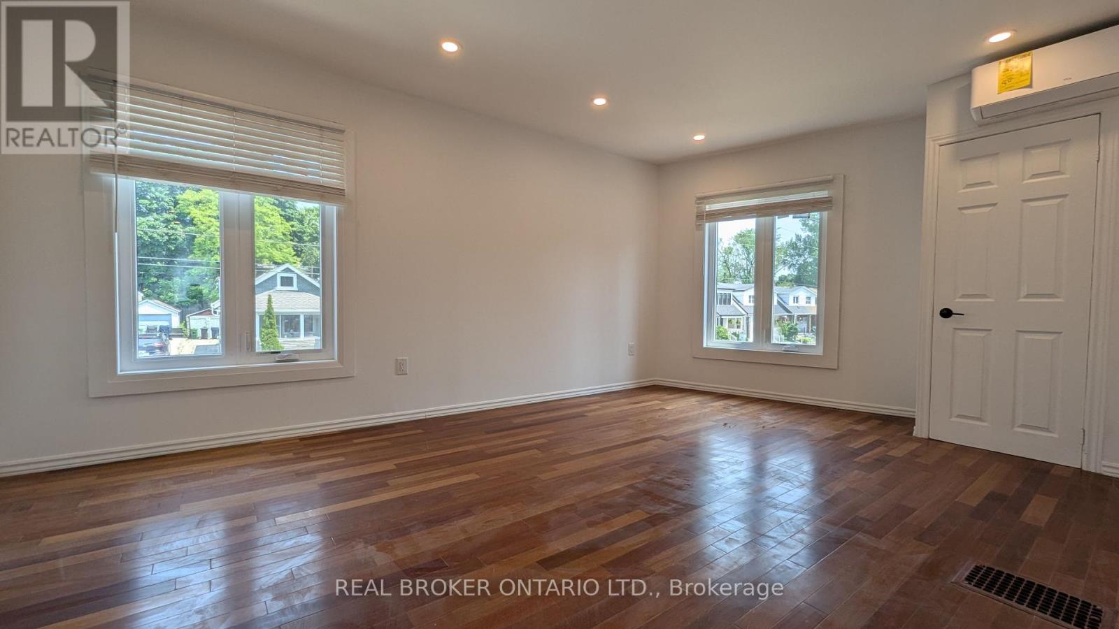 Unit #3 - 1150 Woodbine Avenue, Toronto, Ontario  M4C 4C9 - Photo 5 - E12208804