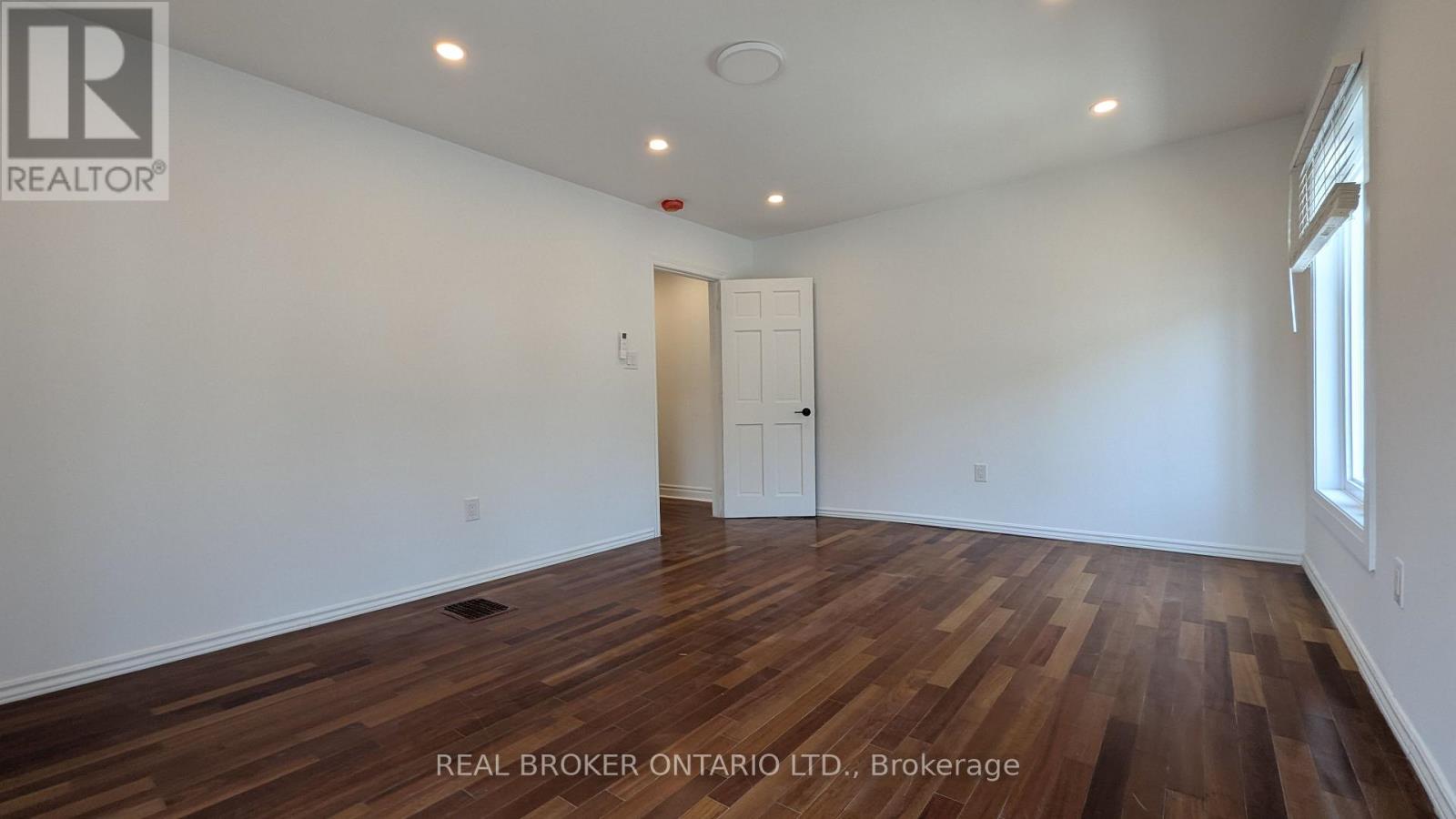 Unit #3 - 1150 Woodbine Avenue, Toronto, Ontario  M4C 4C9 - Photo 6 - E12208804