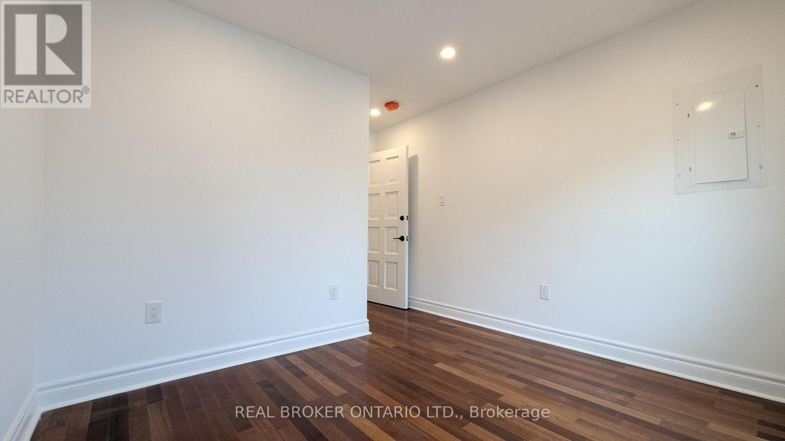 Unit #3 - 1150 Woodbine Avenue, Toronto, Ontario  M4C 4C9 - Photo 9 - E12208804