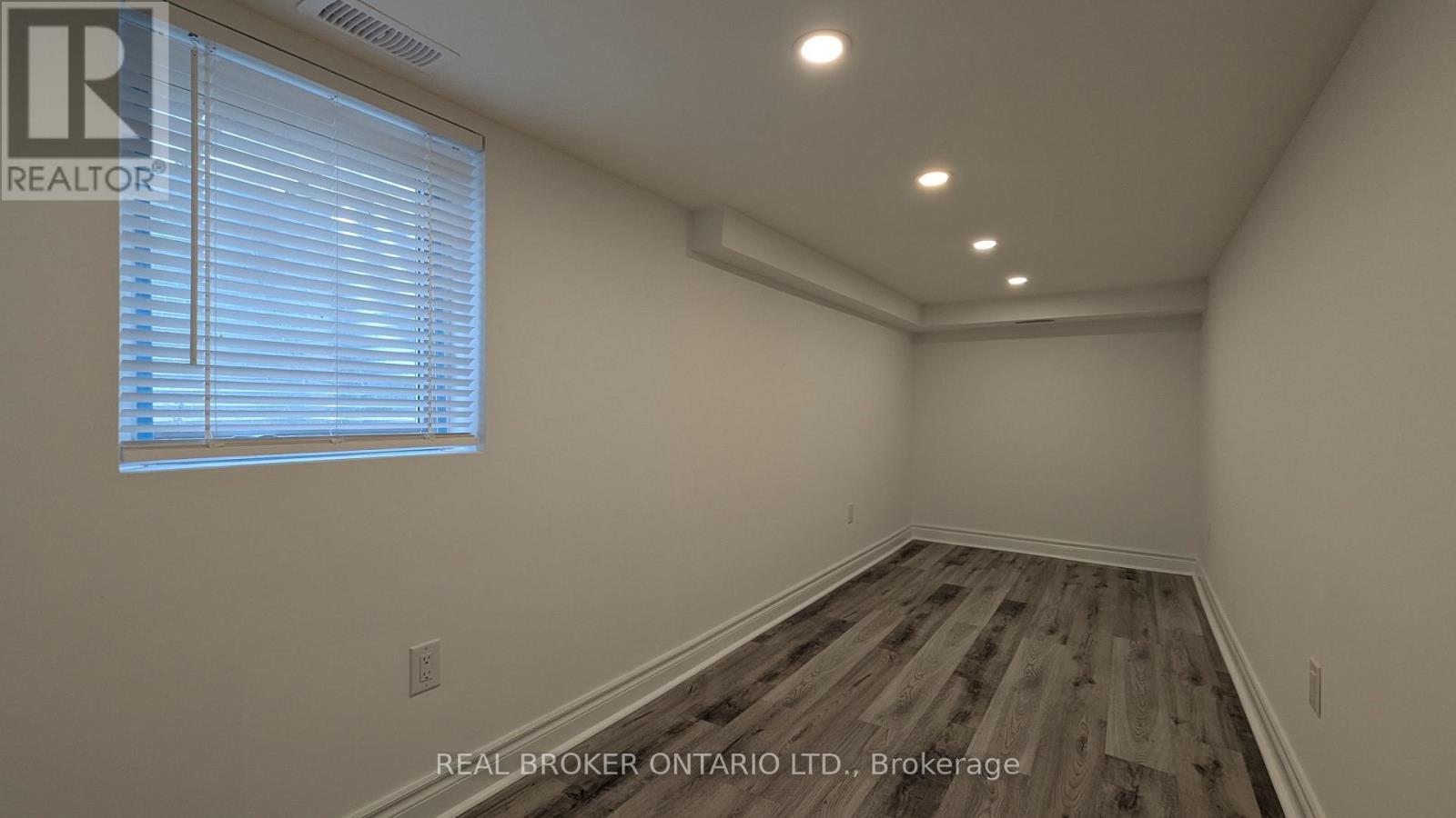 Unit #4 - 1150 Woodbine Avenue, Toronto, Ontario  M4C 4C9 - Photo 3 - E12208806