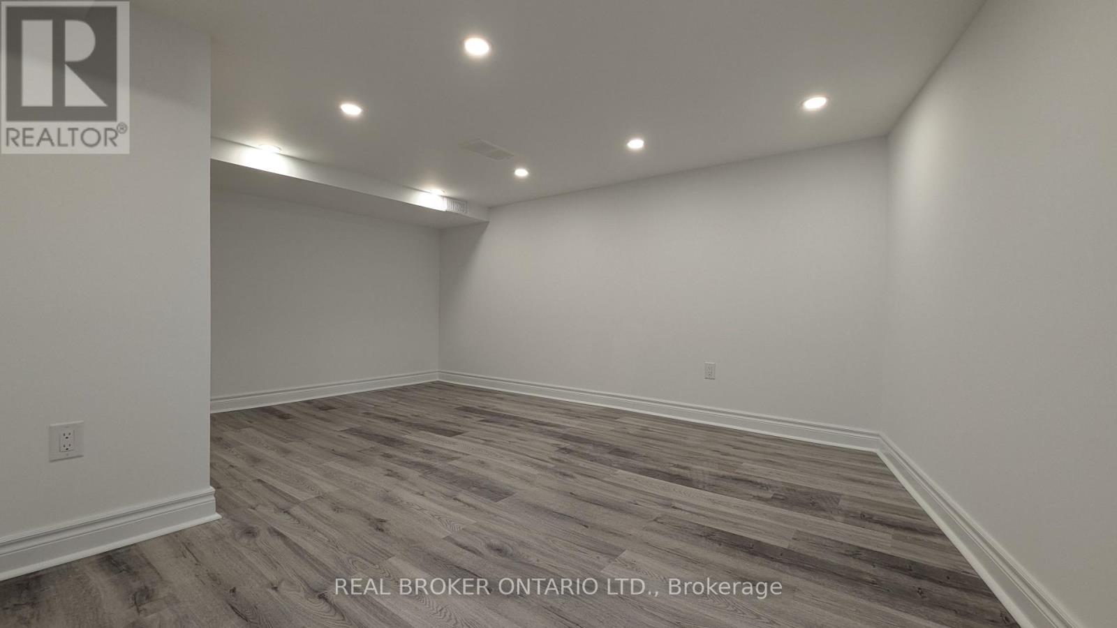 Unit #4 - 1150 Woodbine Avenue, Toronto, Ontario  M4C 4C9 - Photo 6 - E12208806