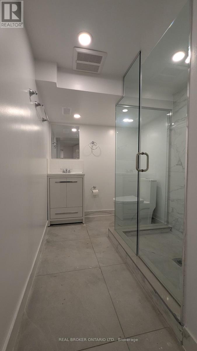 Unit #4 - 1150 Woodbine Avenue, Toronto, Ontario  M4C 4C9 - Photo 8 - E12208806