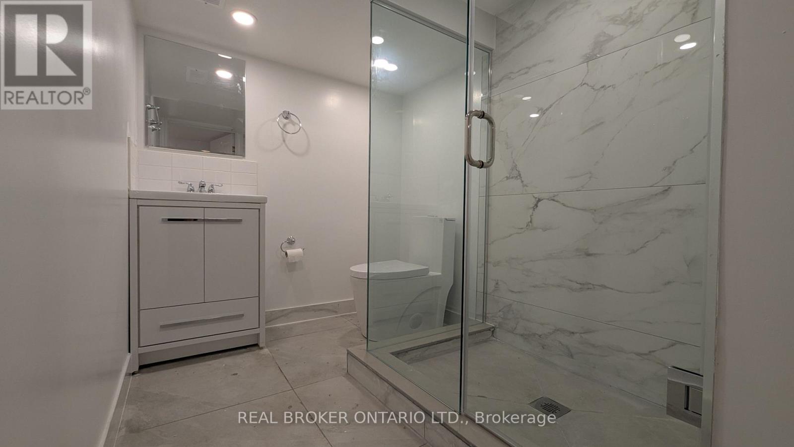 Unit #4 - 1150 Woodbine Avenue, Toronto, Ontario  M4C 4C9 - Photo 9 - E12208806