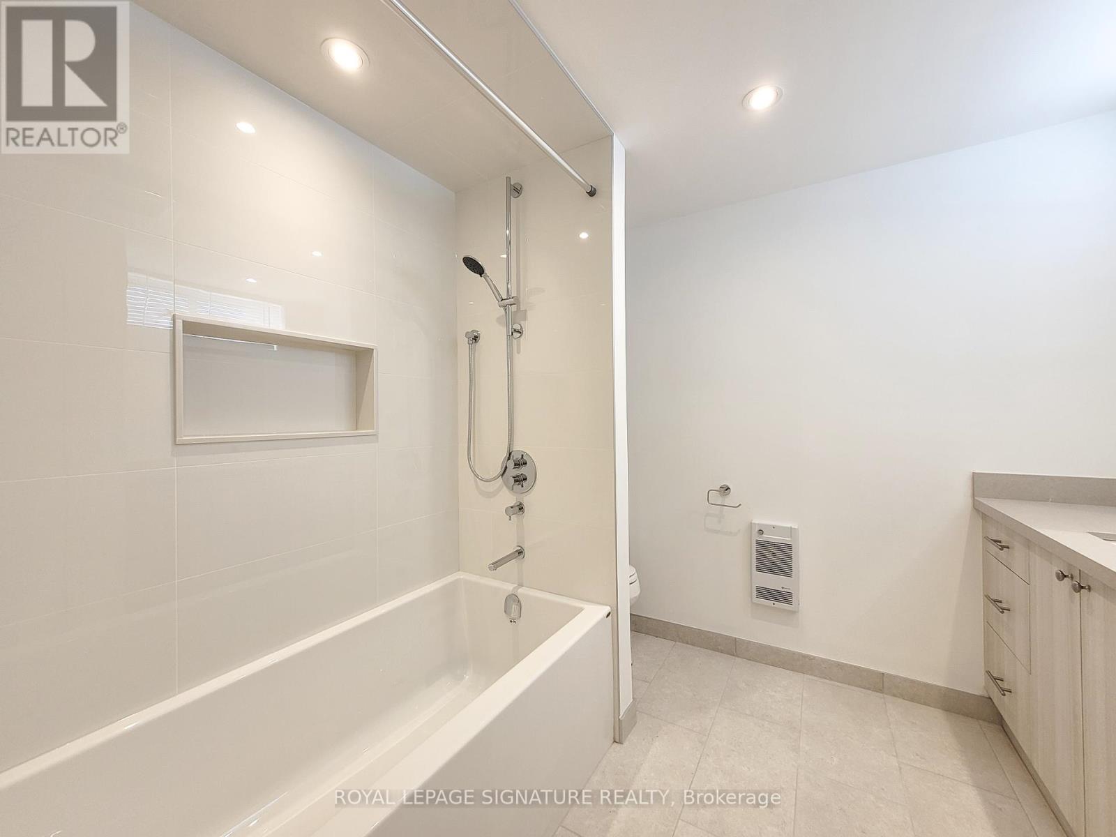 Lower - 18 Coxwell Avenue, Toronto, Ontario  M4L 3A7 - Photo 11 - E12208860