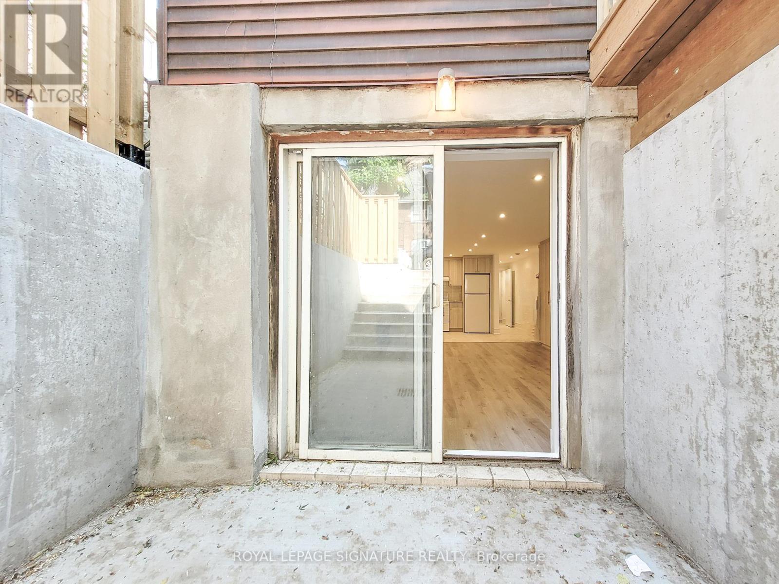 Lower - 18 Coxwell Avenue, Toronto, Ontario  M4L 3A7 - Photo 18 - E12208860