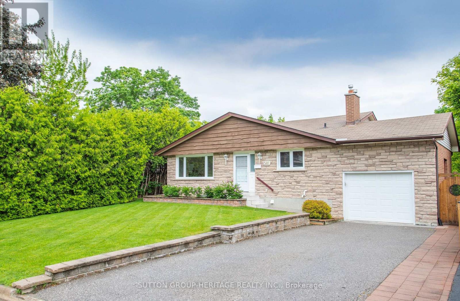581 ARNHEM DRIVE, Oshawa, Ontario