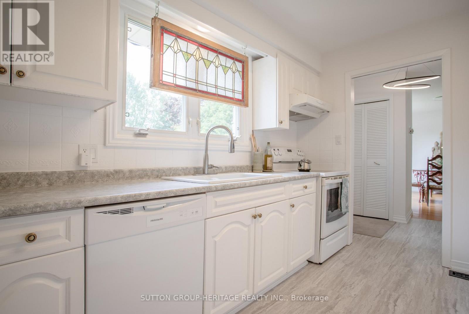 581 Arnhem Drive, Oshawa, Ontario  L1G 2J7 - Photo 11 - E12208986